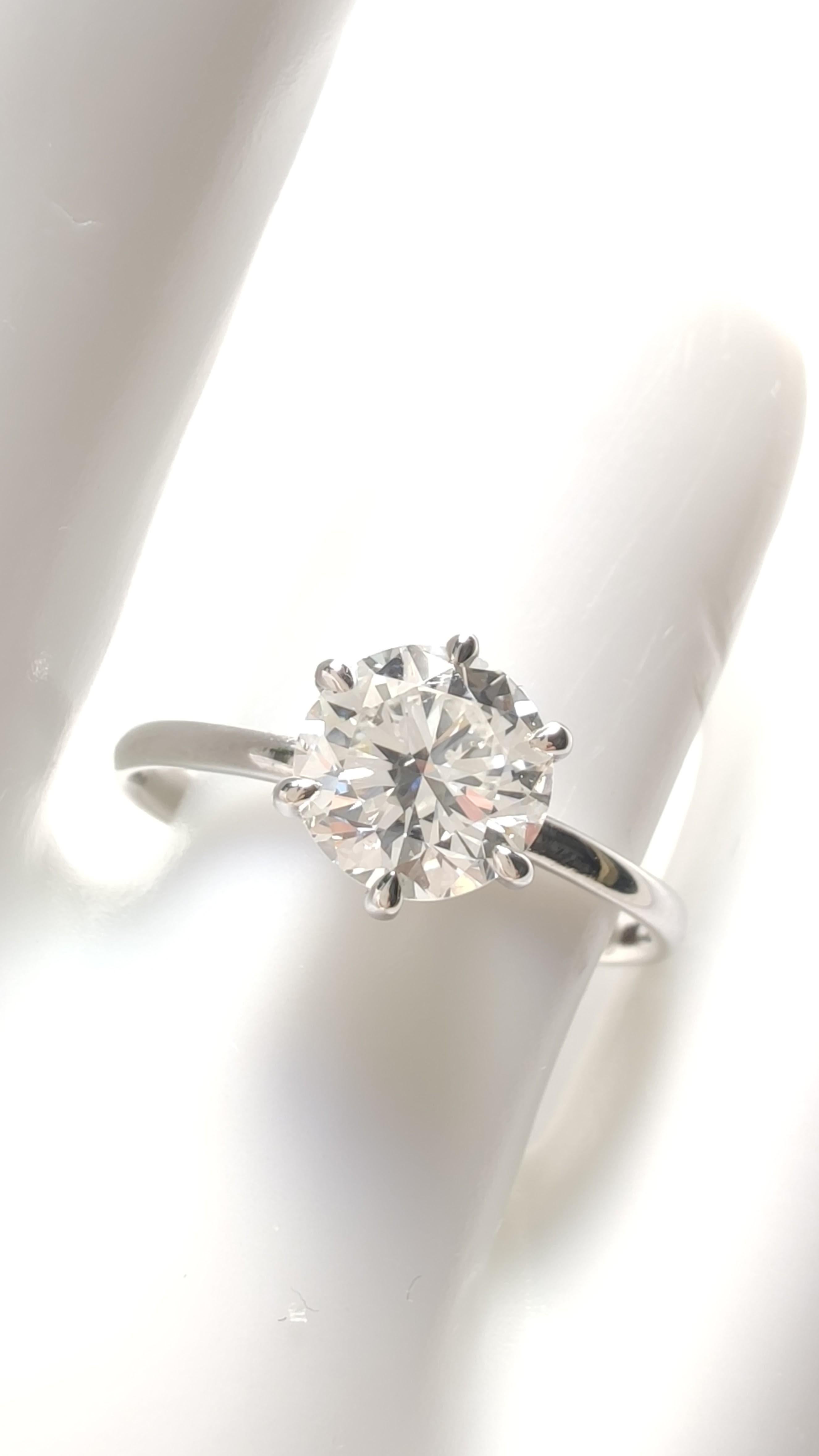 IGI Certified 1.25 Carat  Brilliant Diamond Engagement Ring in 18K White Gold For Sale 3