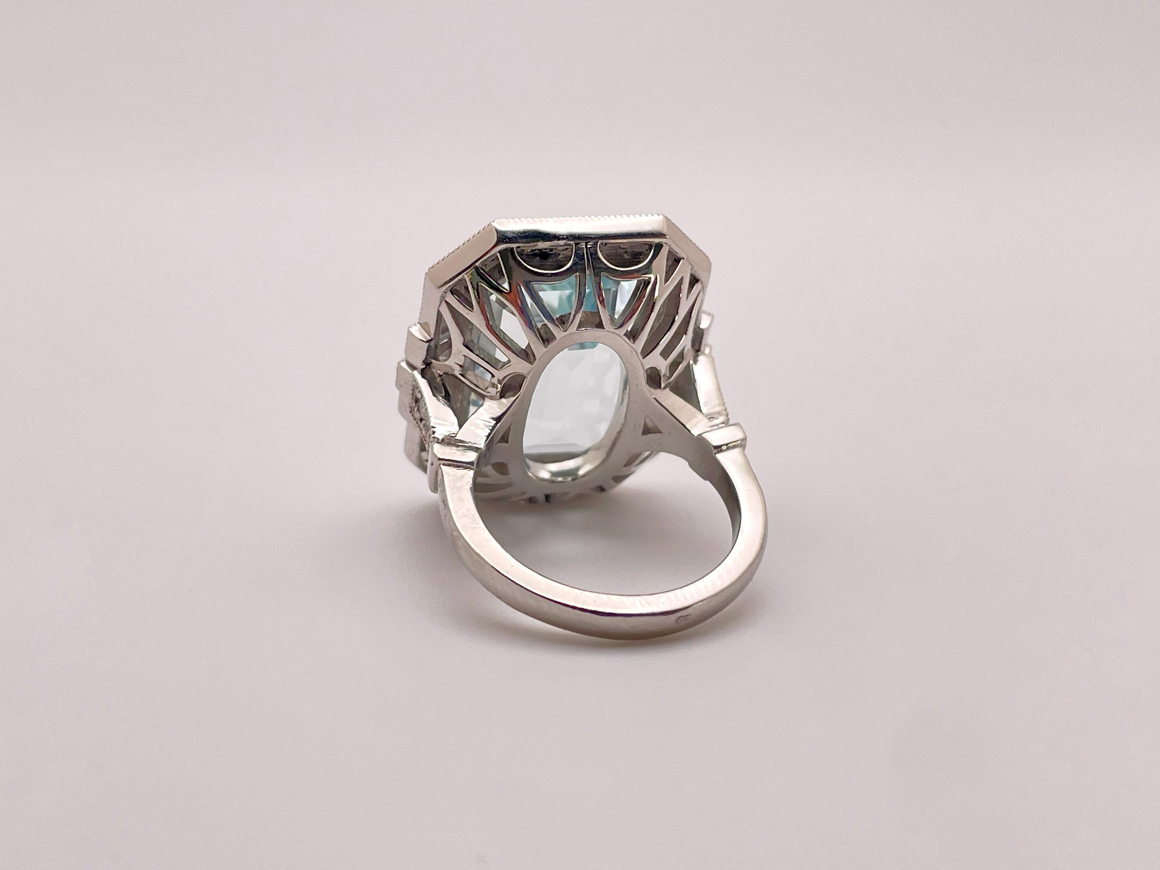IGI Certified 13 Carat Natural Blue Aquamarine Diamond Platinum Ring For Sale 4