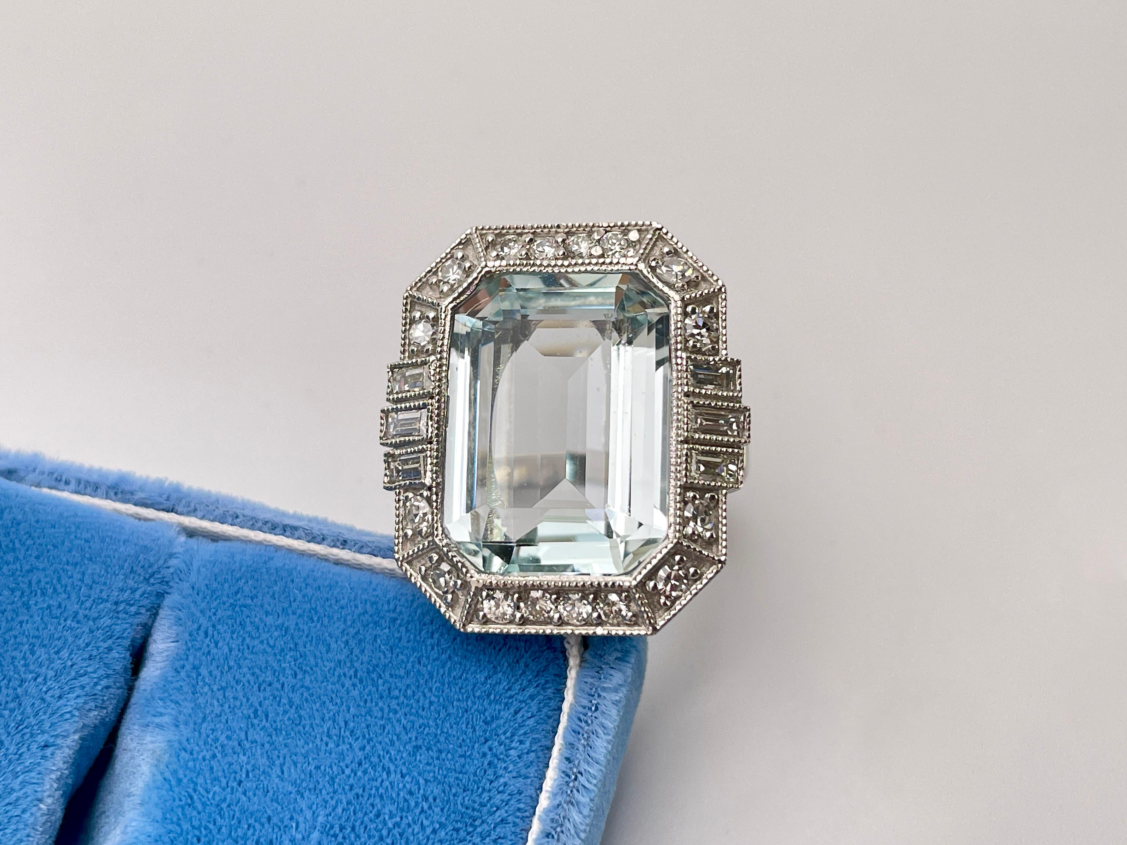 IGI Certified 13 Carat Natural Blue Aquamarine Diamond Platinum Ring For Sale 6