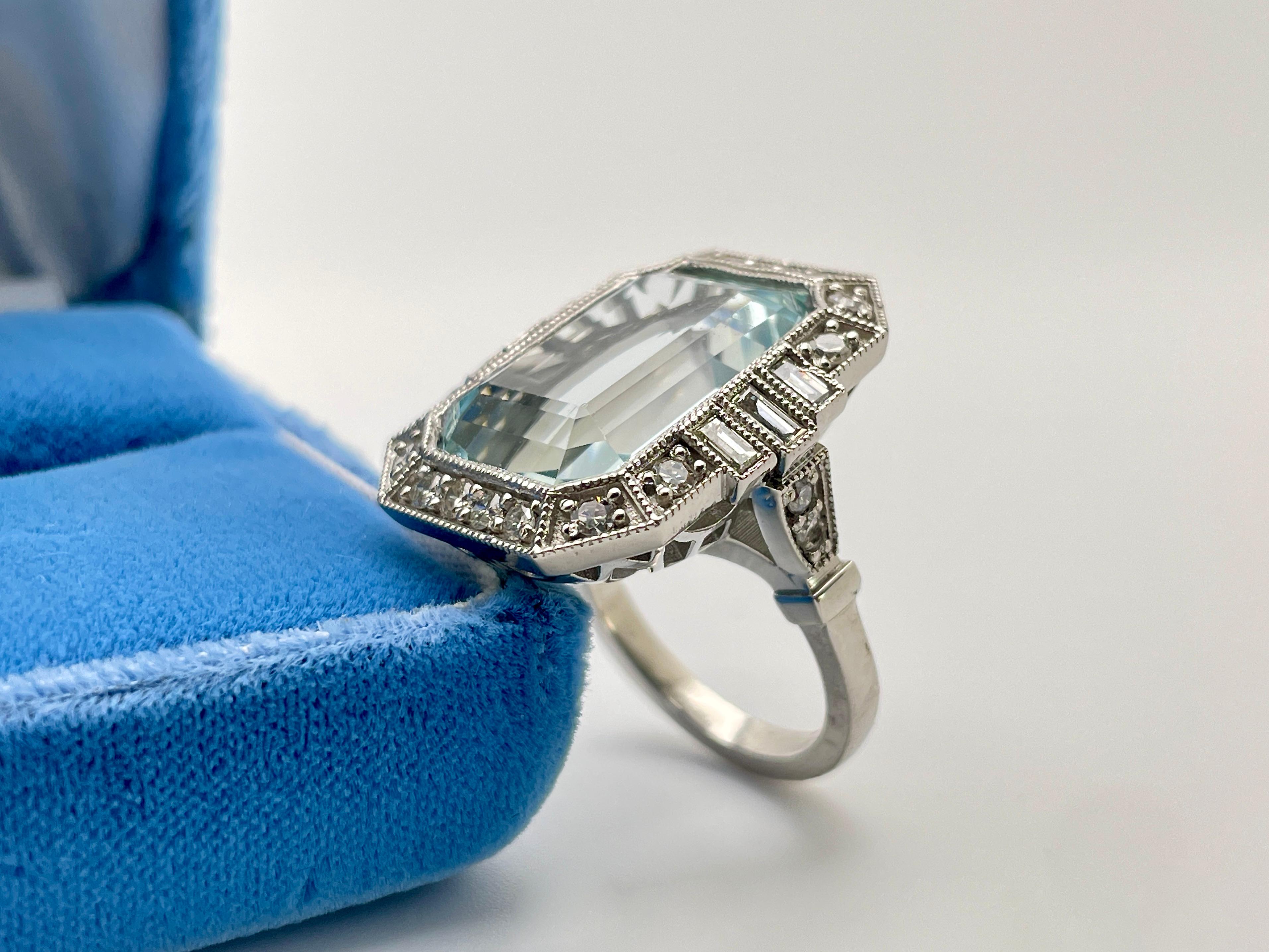 IGI Certified 13 Carat Natural Blue Aquamarine Diamond Platinum Ring In Excellent Condition For Sale In Westport, CT