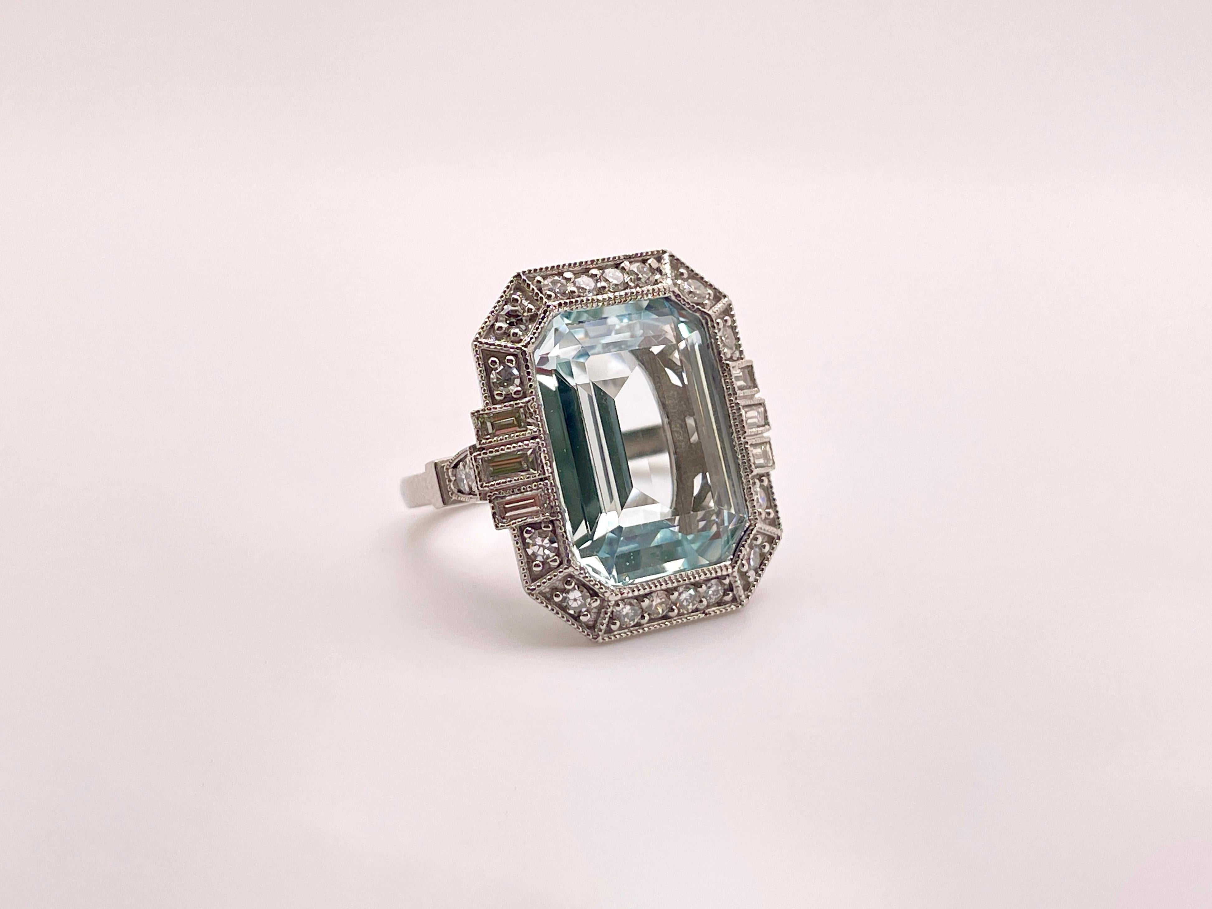 IGI Certified 13 Carat Natural Blue Aquamarine Diamond Platinum Ring For Sale 2