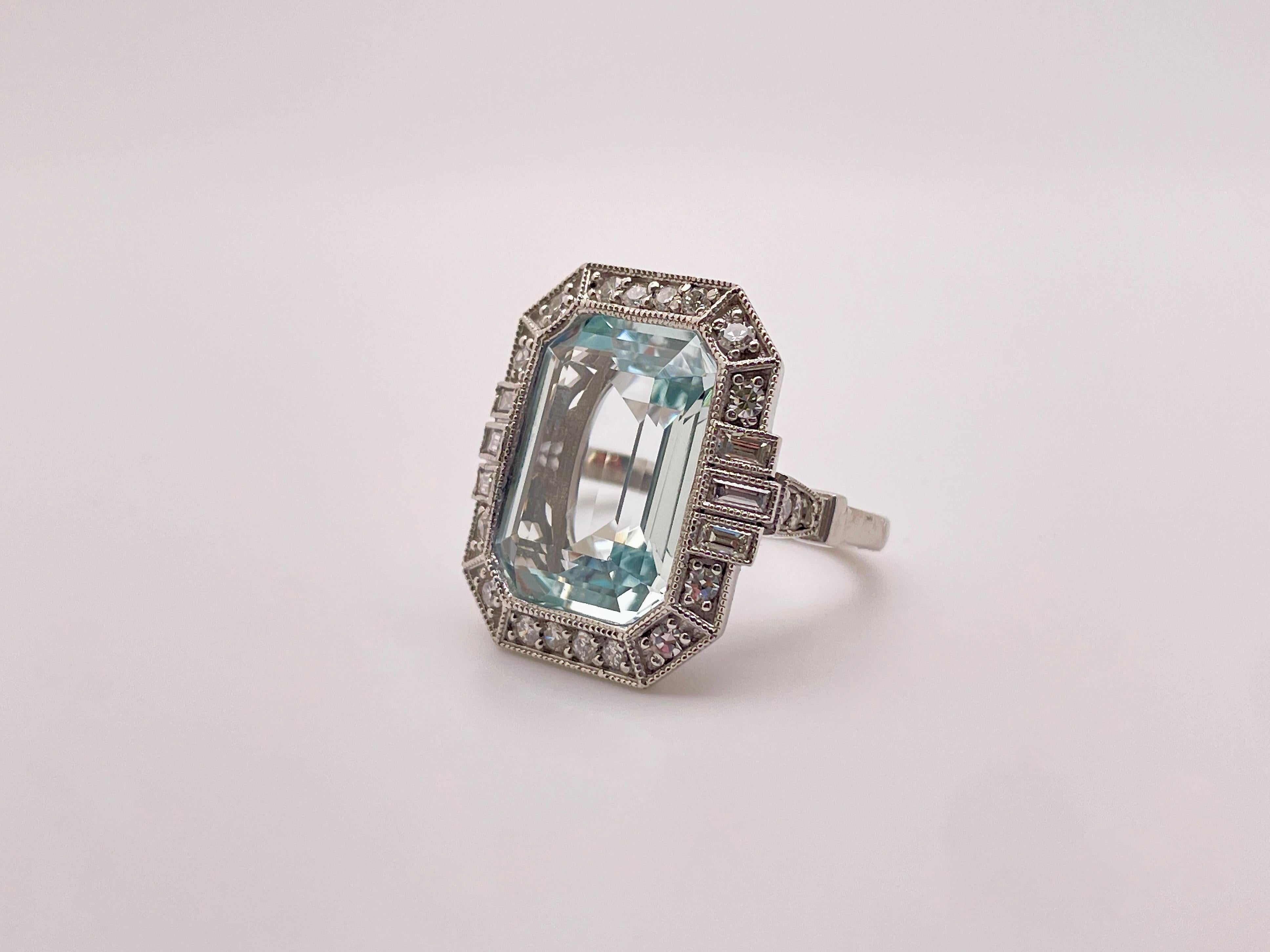 IGI Certified 13 Carat Natural Blue Aquamarine Diamond Platinum Ring For Sale 3