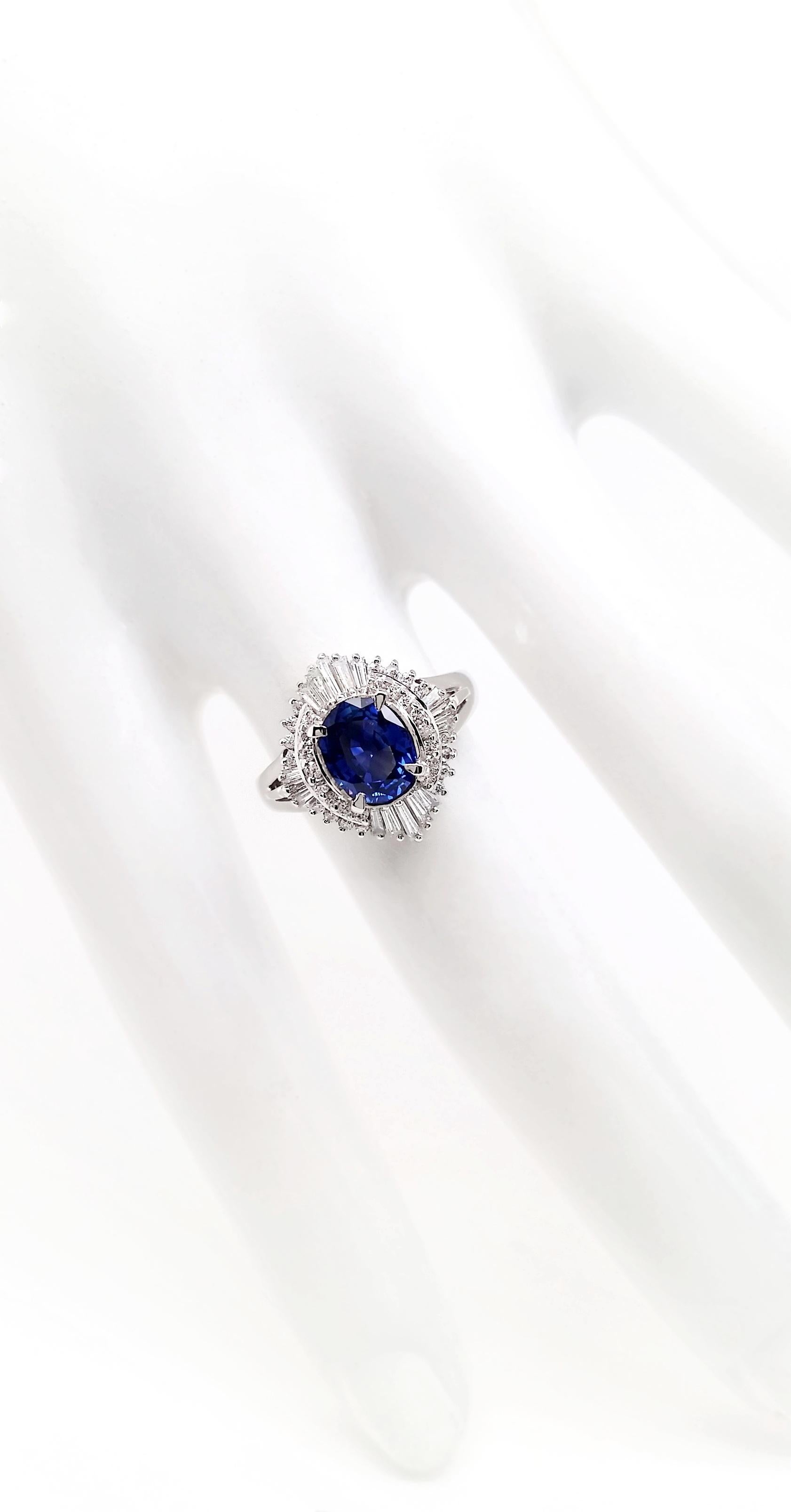 IGI Certified 1.30ct Vivid Blue Sapphire 0.50ct Natural Diamonds Platinum Ring In New Condition For Sale In Hong Kong, HK