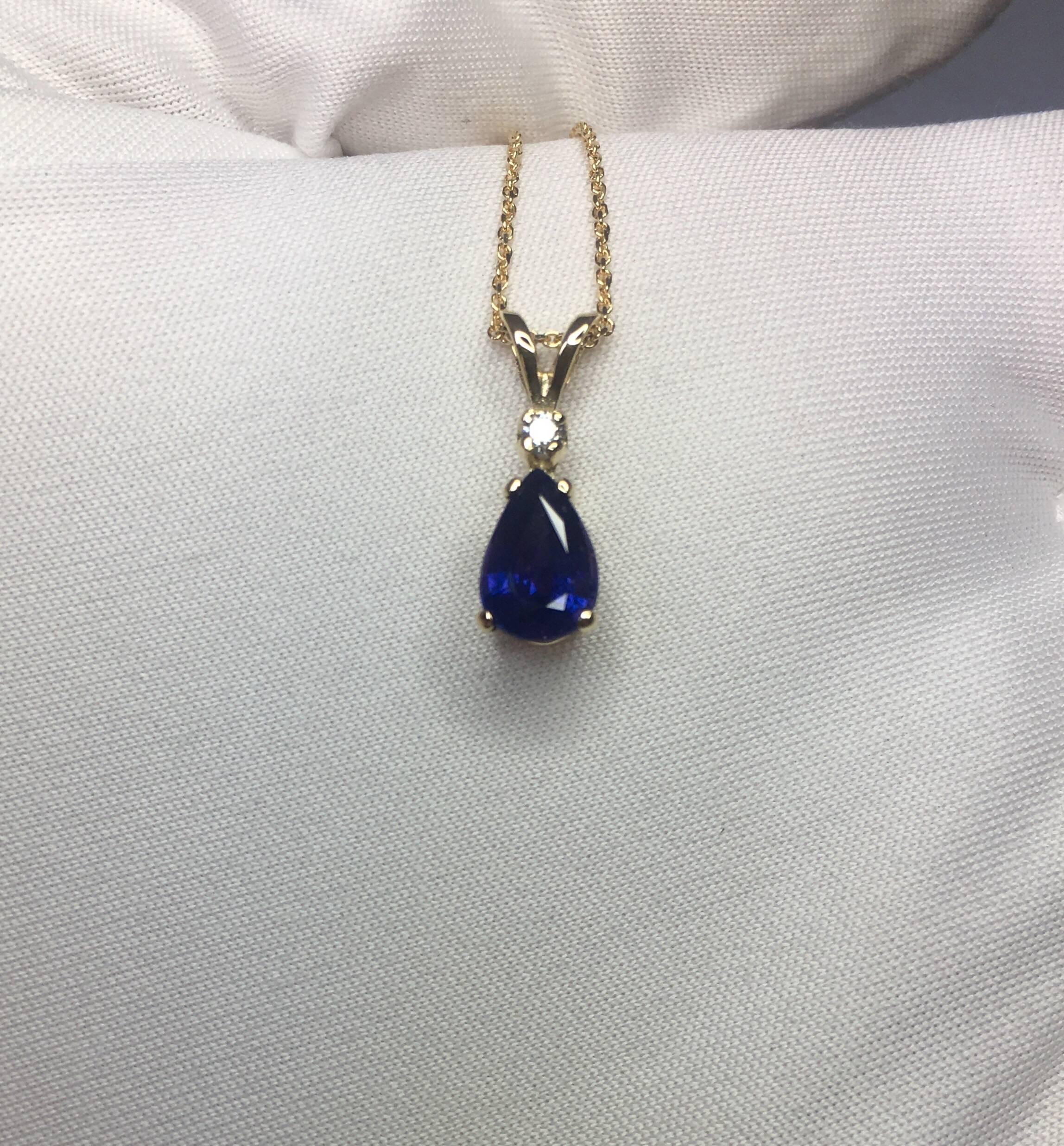 IGI Certified 1.32 Carat Color Change Blue Purple Sapphire Diamond Gold Pendant In New Condition In Birmingham, GB