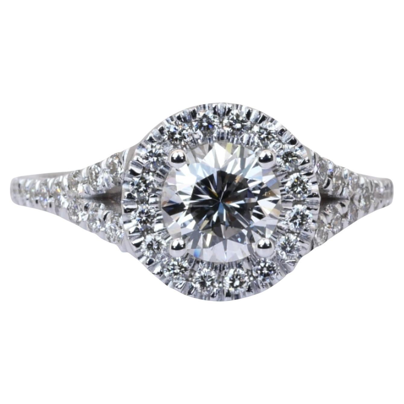 Bague Halo en or blanc 18 carats certifiée IGI de 1,32 ct de diamants
