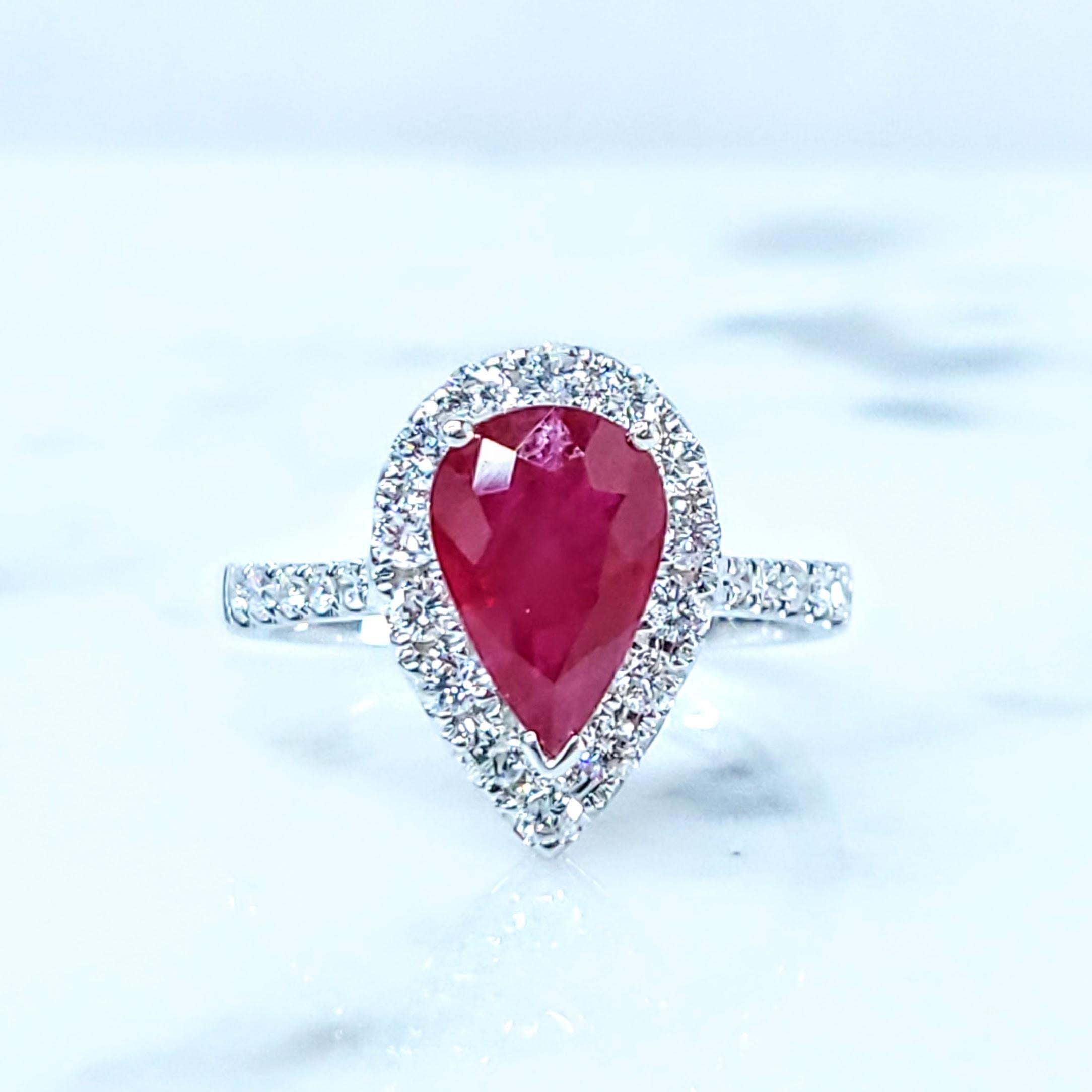 IGI Certified 2.24 Carat Burma Ruby & Diamond Ring in 18K White Gold In New Condition For Sale In KOWLOON, HK