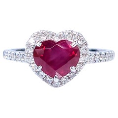 IGI Zertifiziert 1.33  Ring aus 18 Karat Weißgold mit Burma-Rubin und Diamanten