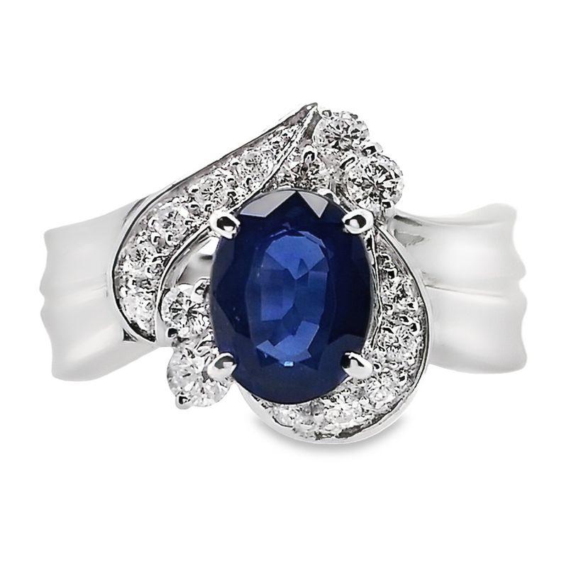 This captivating 1.33-carats intense-blue oval sapphire ring effortlessly exudes style and glamour. This natural sapphire, accentuated by 0.33-carats white sparkling diamonds, remains a timeless symbol of love and beauty by Top Crown Jewelry