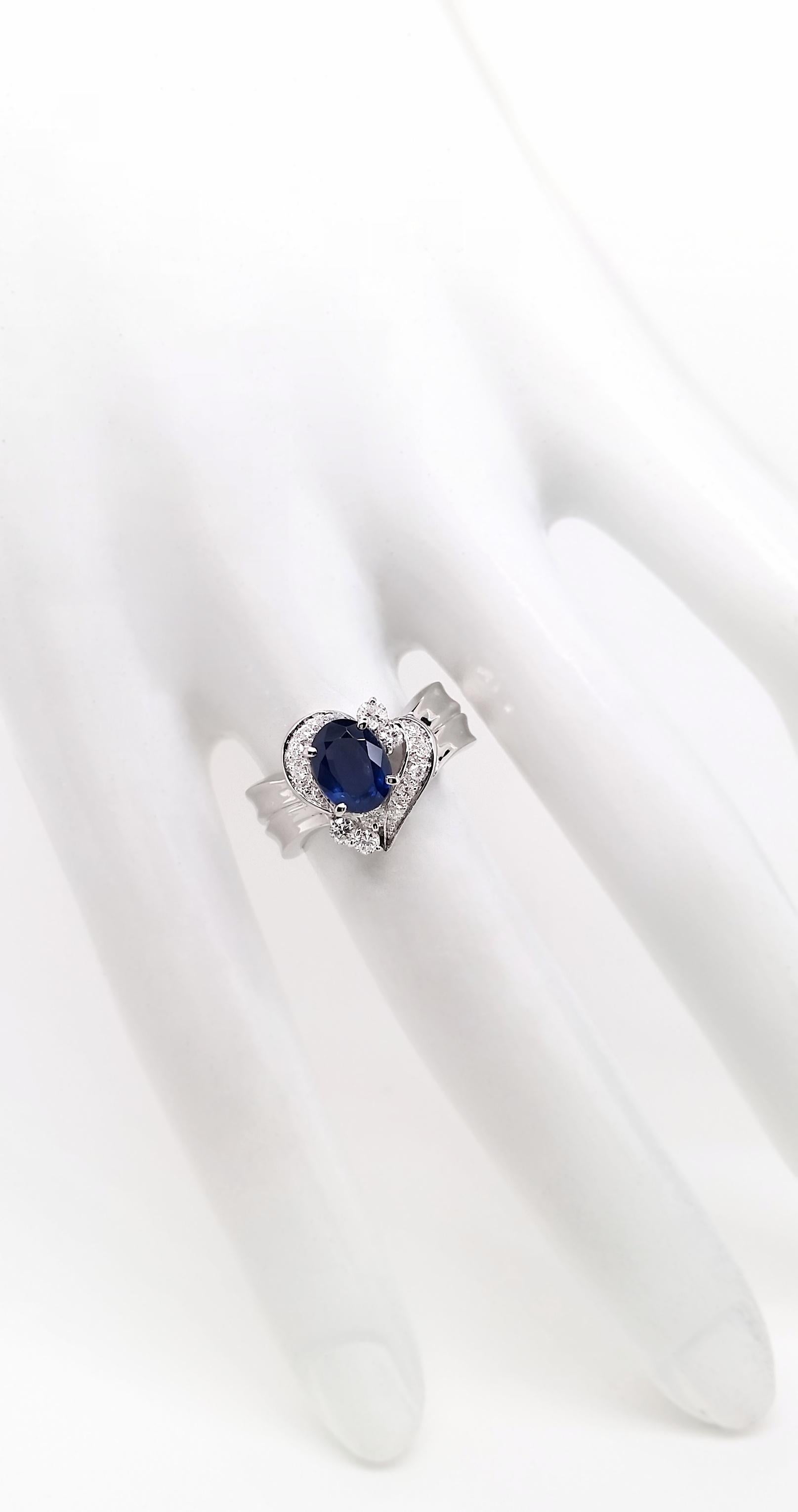 IGI Certified 1.33ct Natural Sapphire 0.33ct Natural Diamonds Platinum Ring In New Condition For Sale In Hong Kong, HK