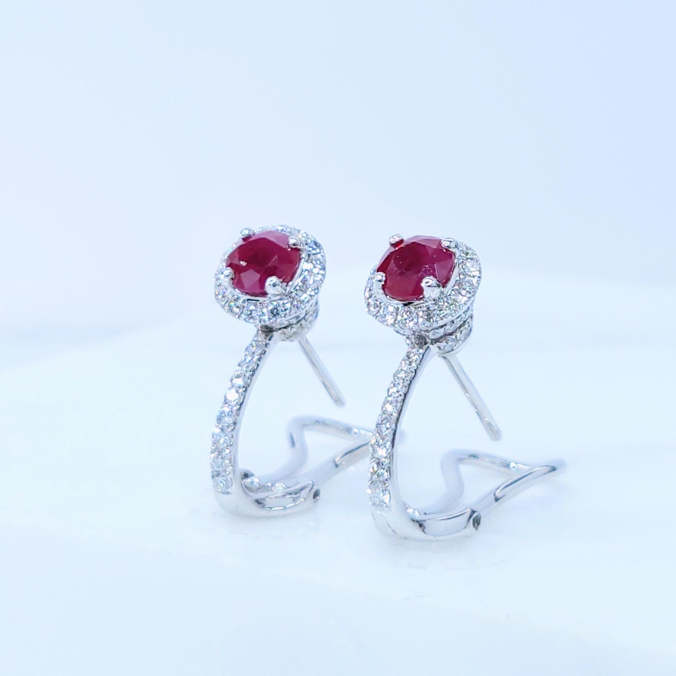 Boucles d'oreilles en or blanc 18 carats certifiées IGI avec rubis de Birmanie et diamants de 1,36ct en vente 7
