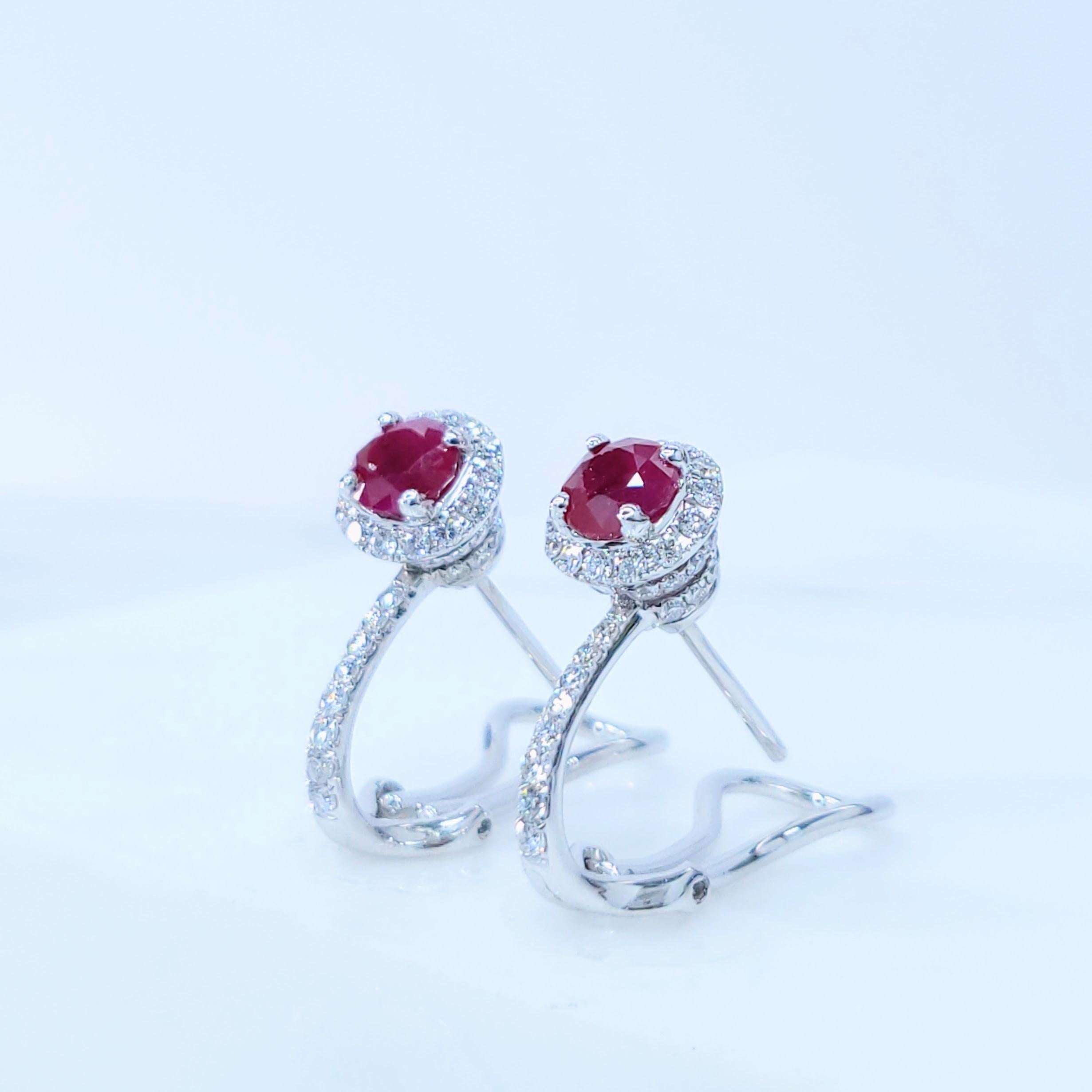 Boucles d'oreilles en or blanc 18 carats certifiées IGI avec rubis de Birmanie et diamants de 1,36ct Pour femmes en vente