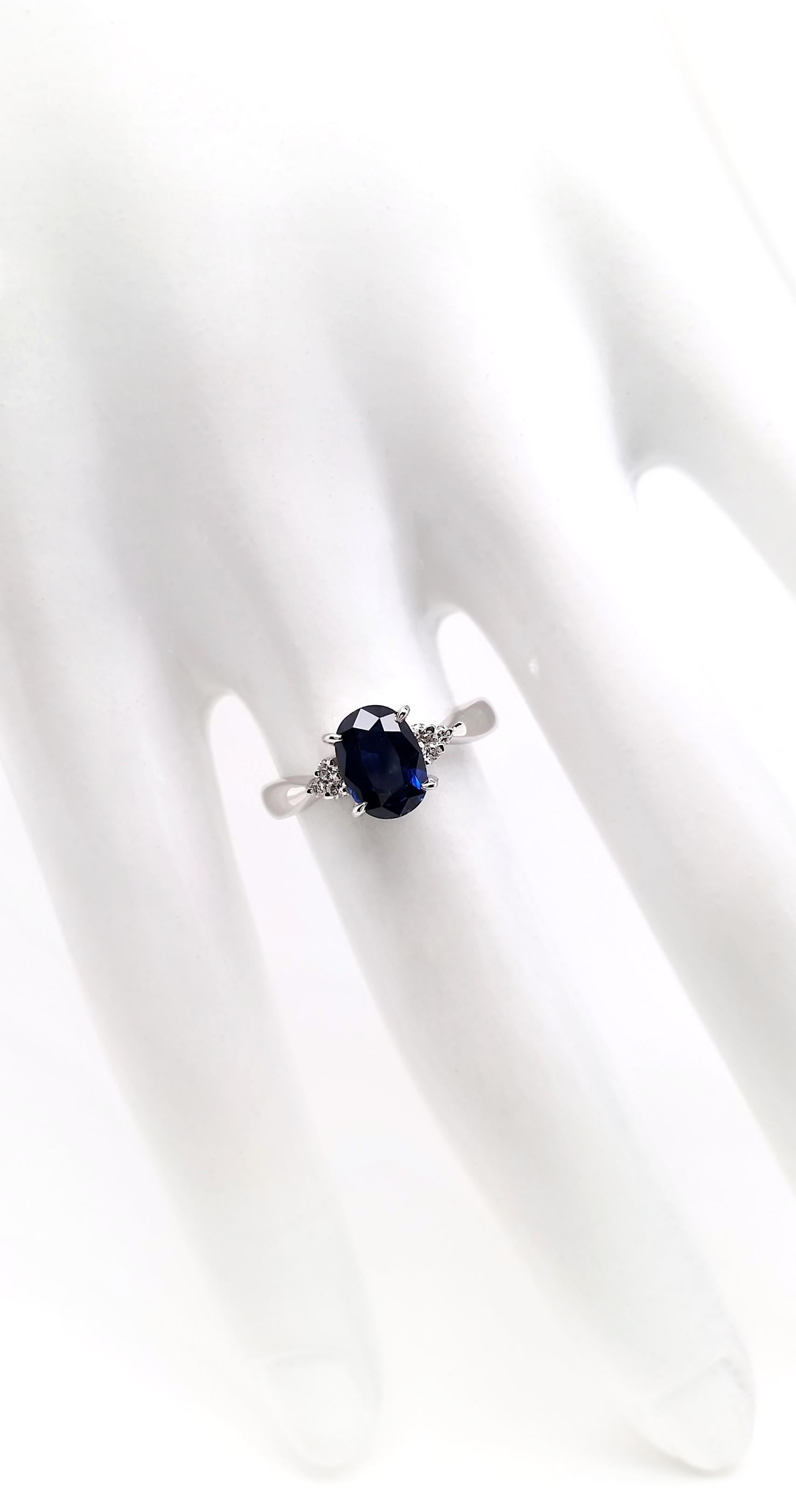 IGI Certified 1.36ct Natural Sapphire and 0.08ct Natural Diamonds Platinum Ring In New Condition In Hong Kong, HK