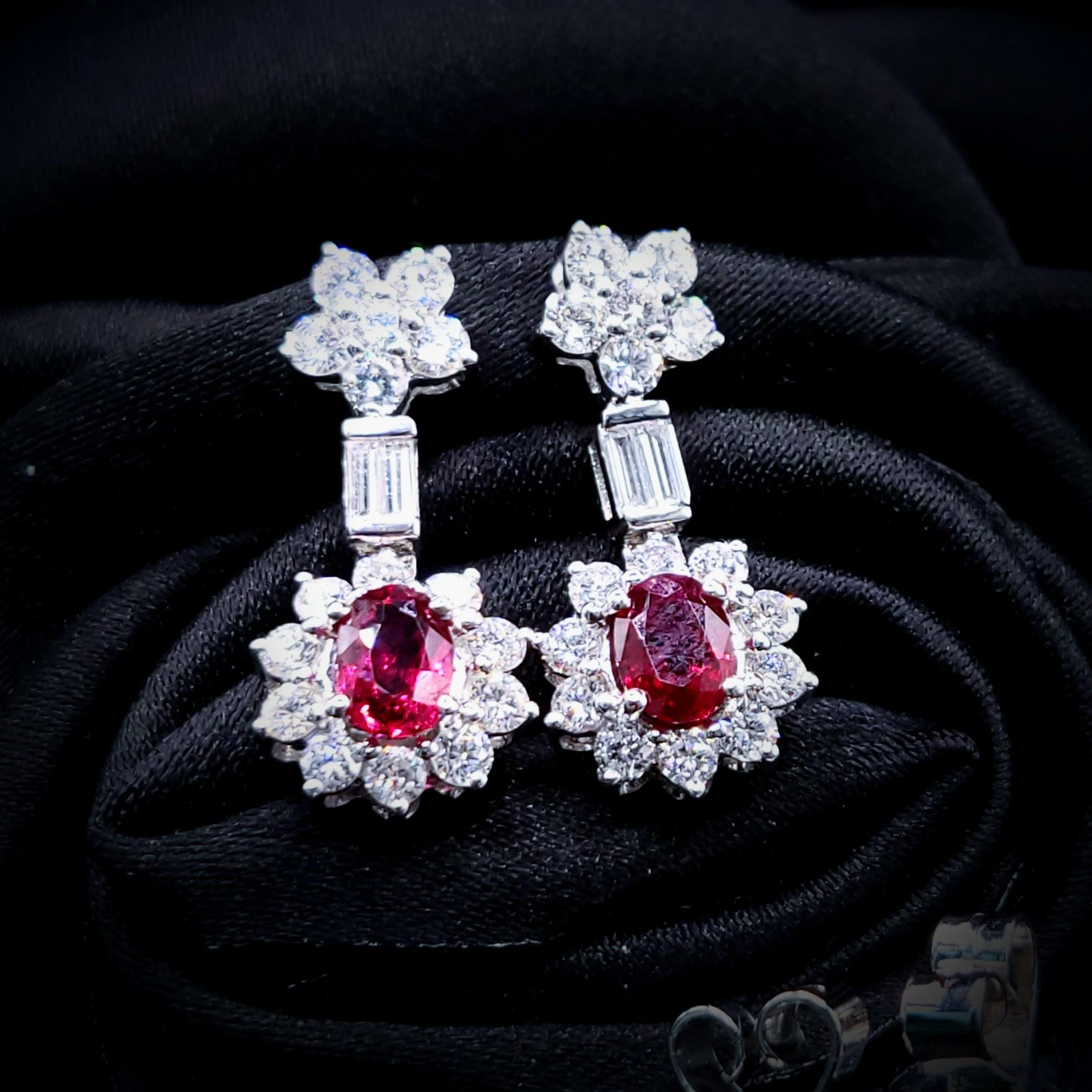 Donna Orecchini con rubino certificato IGI da 1,38 carati e diamante da 1,28 carati in oro bianco 18 carati in vendita