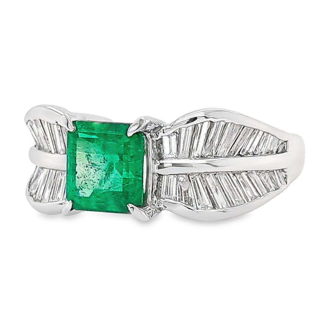 IGI Certified 1.39ct Colombia Emerald and 1.00ct Natural Diamond Platinum Ring In New Condition In Hong Kong, HK