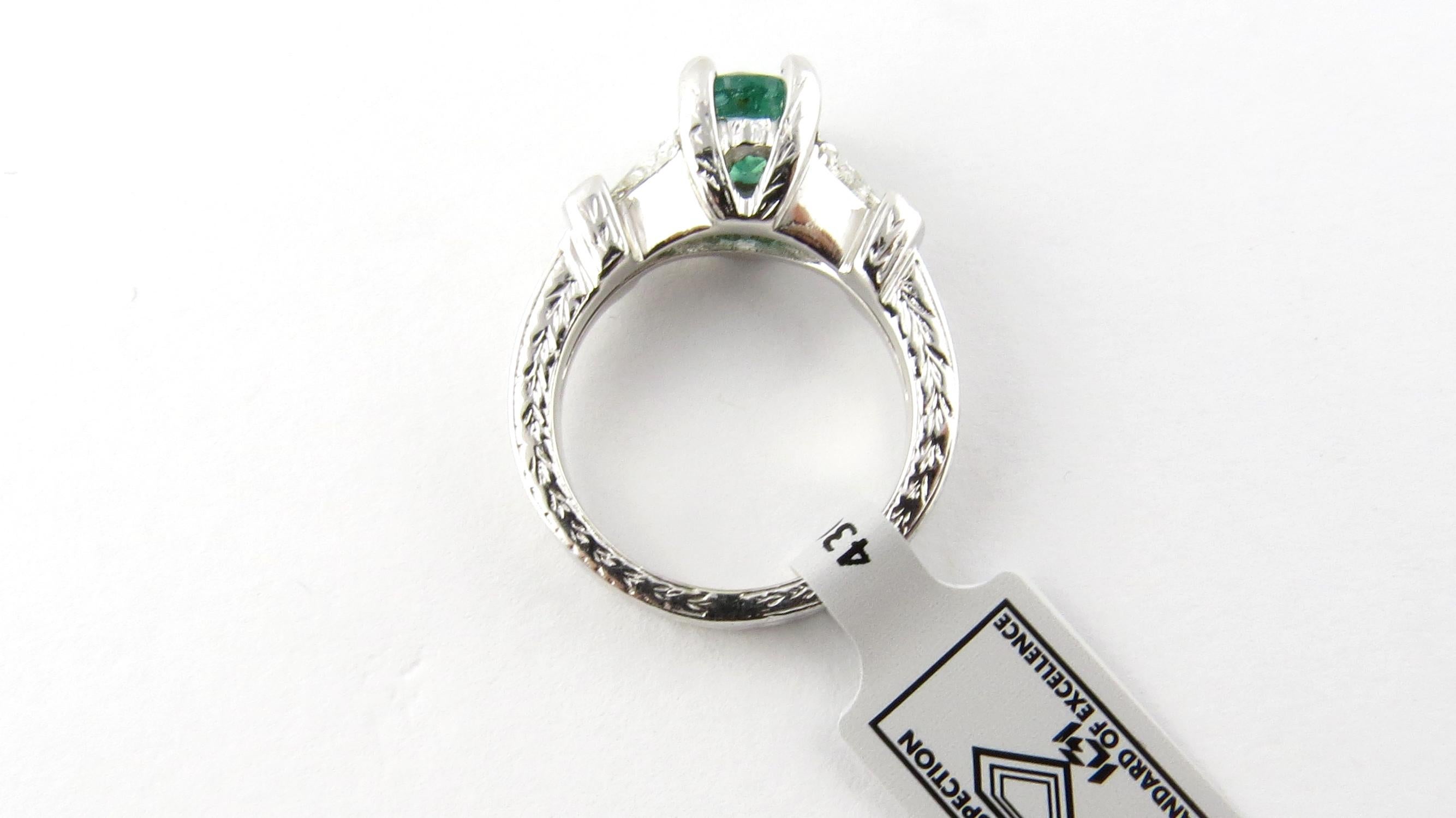 Contemporary IGI Certified 14 Karat White Gold Natural Emerald and Diamond Ring For Sale