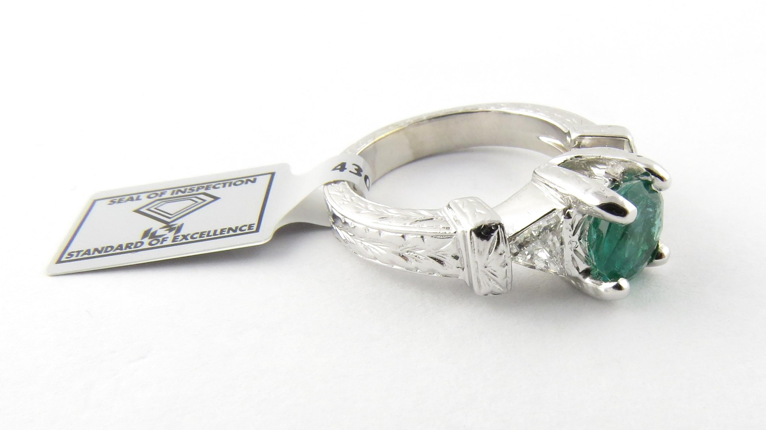 Contemporary IGI Certified 14 Karat White Gold Natural Emerald and Diamond Ring For Sale