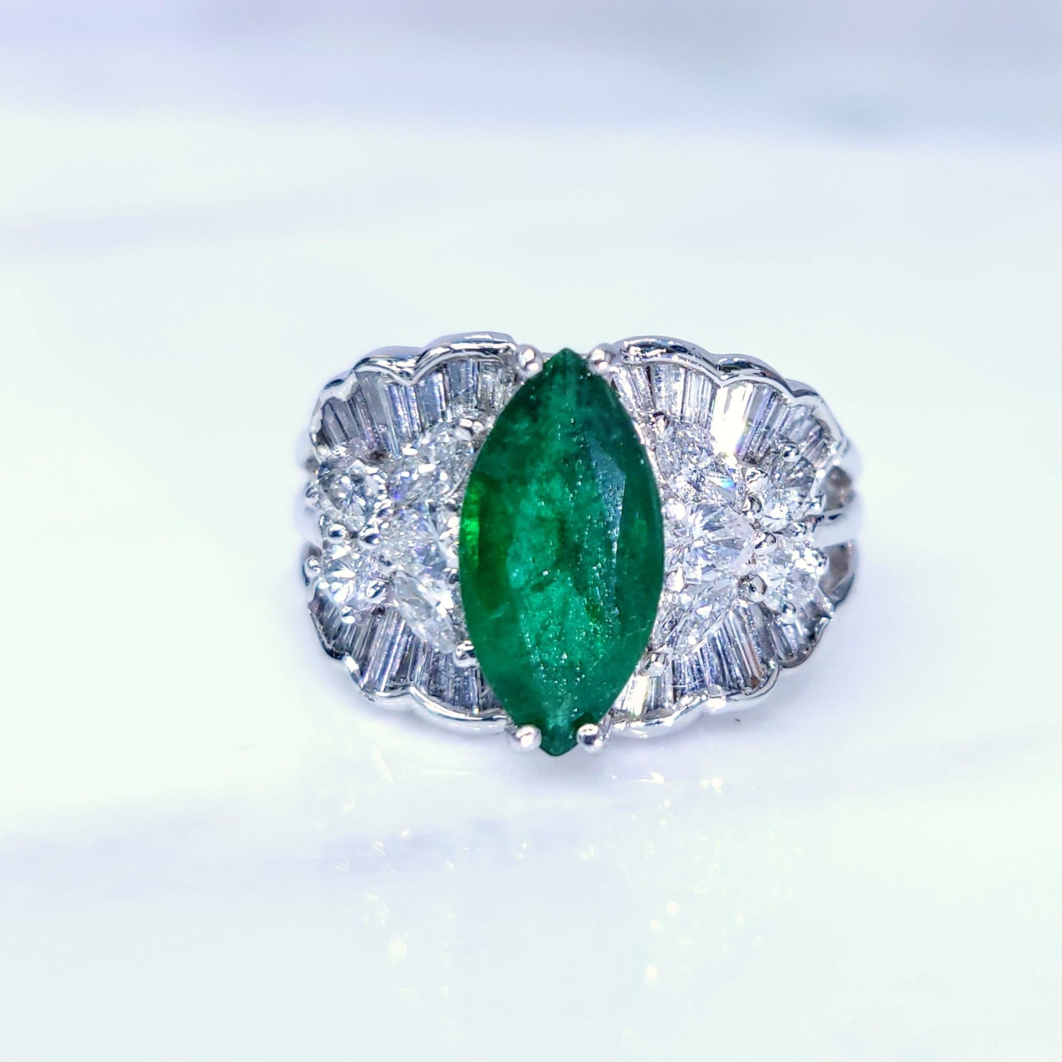 IGI-zertifizierter 1,43 Karat Vivid Green Emerald & Diamantring (Art déco) im Angebot