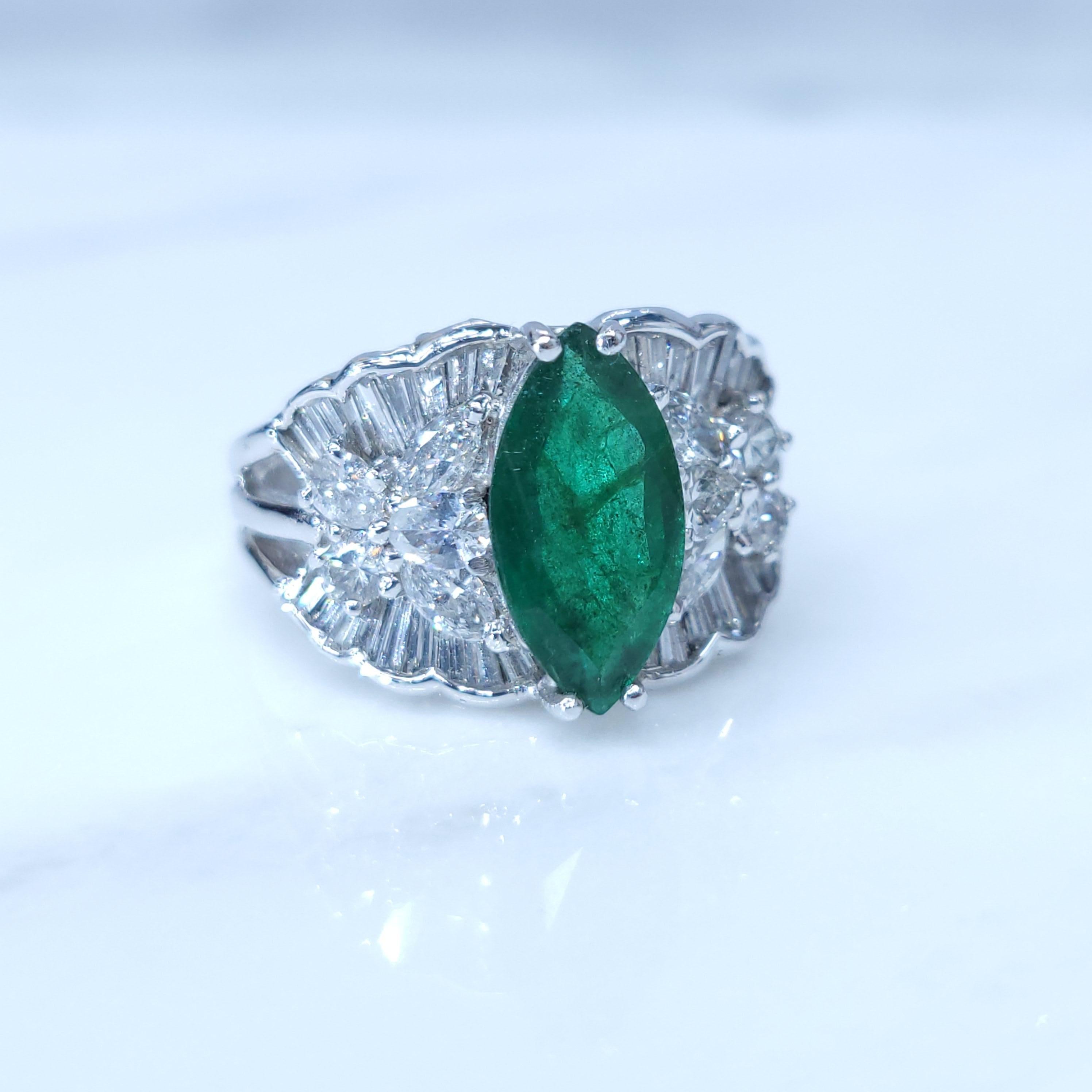 IGI-zertifizierter 1,43 Karat Vivid Green Emerald & Diamantring im Angebot 1