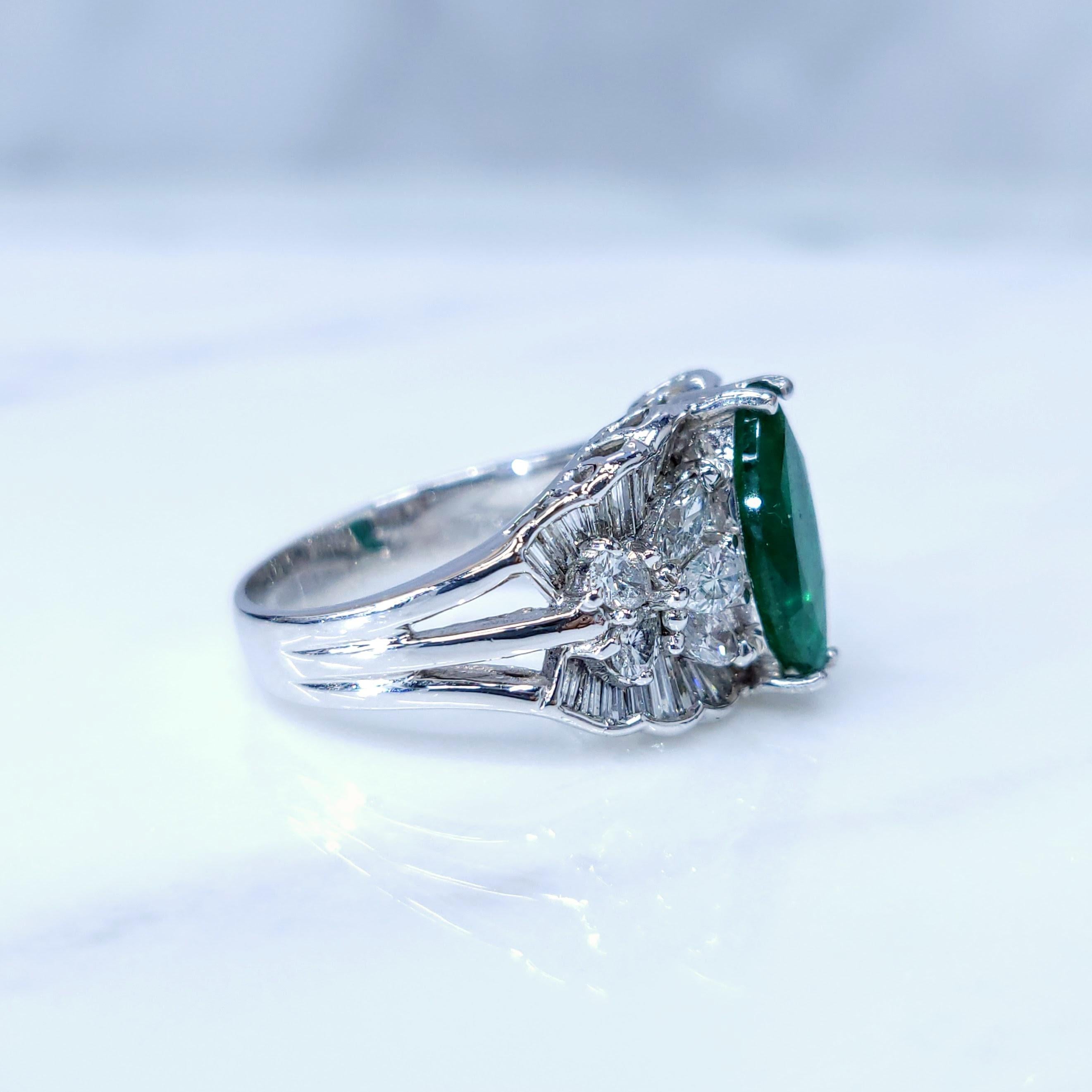 IGI-zertifizierter 1,43 Karat Vivid Green Emerald & Diamantring im Angebot 3