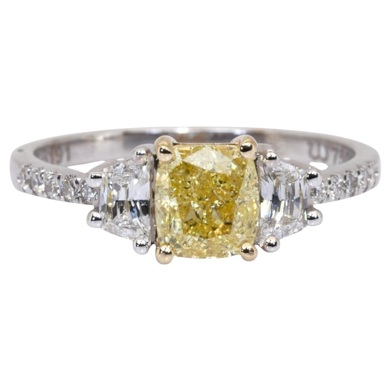 IGI zertifiziert 1,44ct Diamanten Cluster Ring in 18k Weiß 
Gelbgold