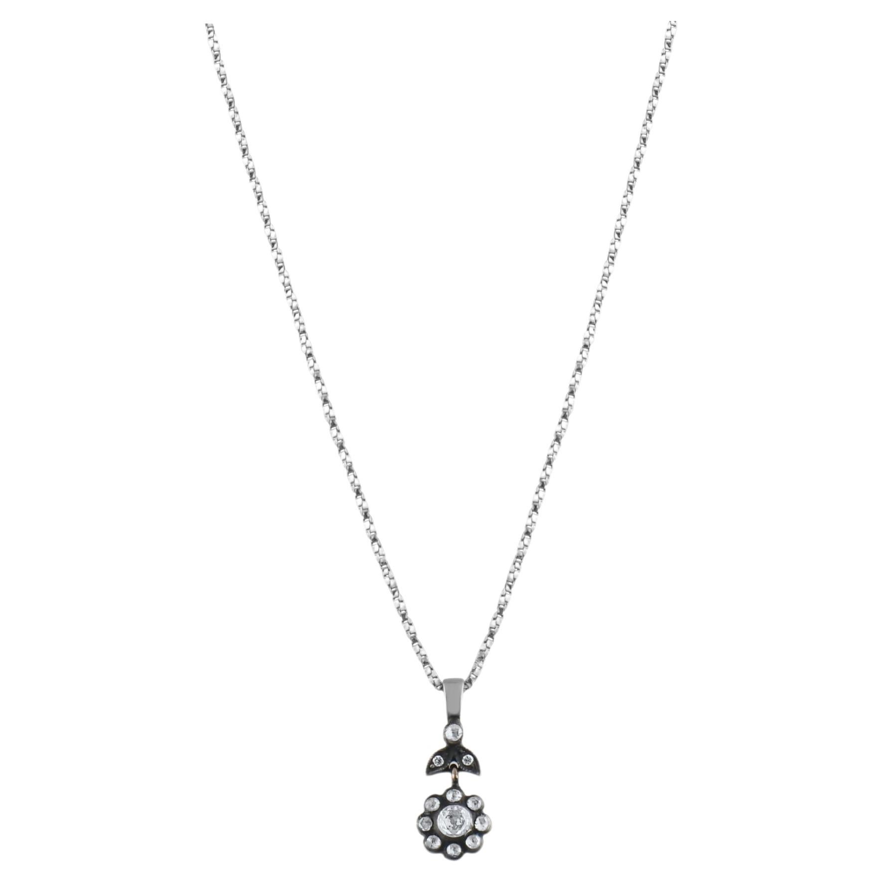 Collana vistosa con diamante naturale da 1,46 carati certificato IGI, in oro 8K in vendita