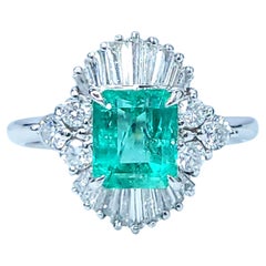 IGI certified 1.47 Carat Colombian Emerald 
Diamond Ring in Platinum