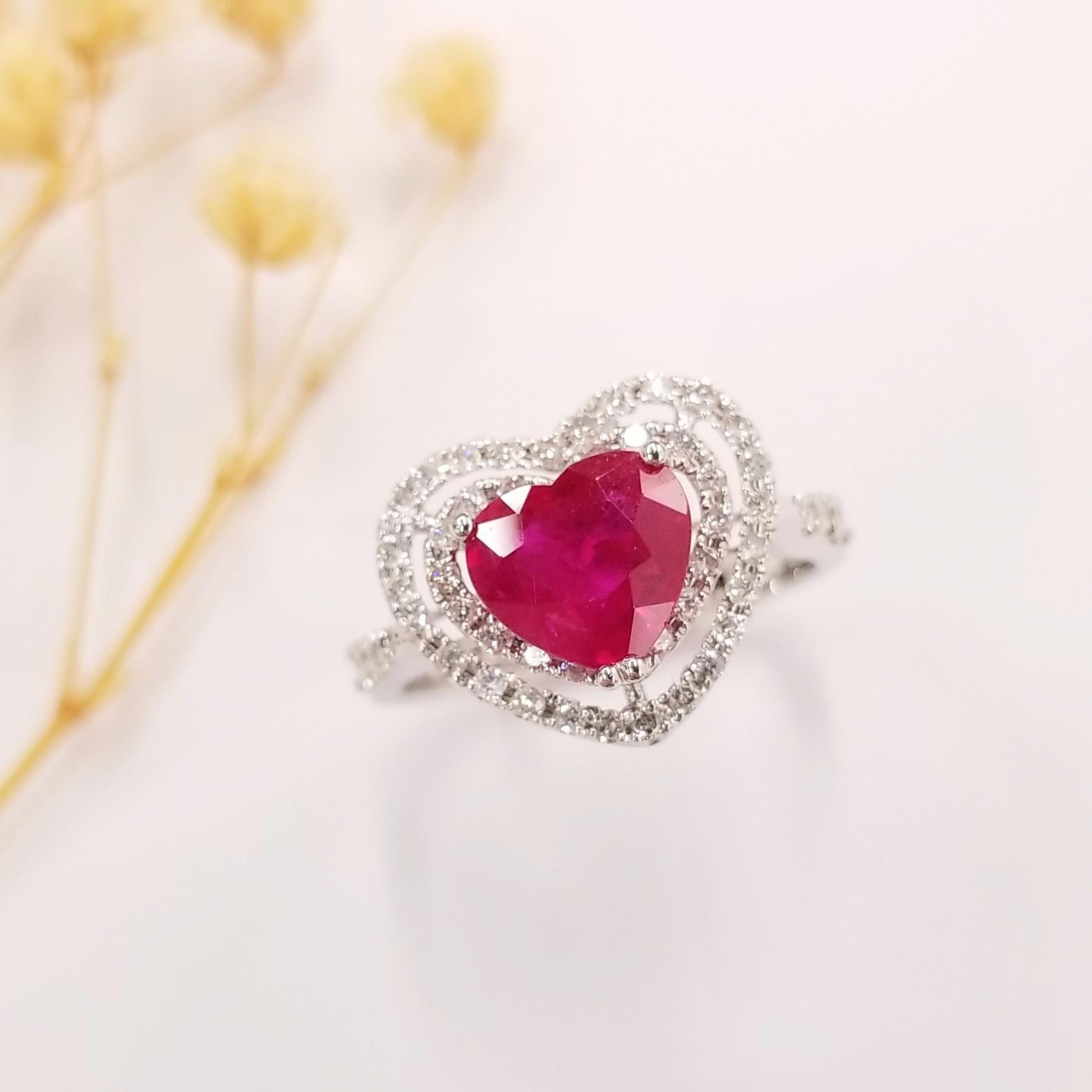 Women's IGI Certified 1.48Carat Ruby & Diamond Ring in 18K White Gold For Sale