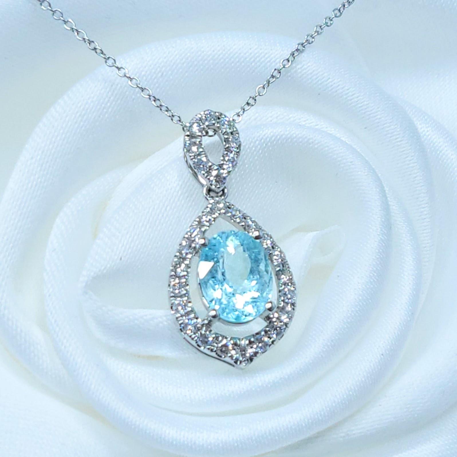 Taglio ovale IGI Certified 1.49 Carat Paraiba and Diamond Pendant in 18K White Gold in vendita