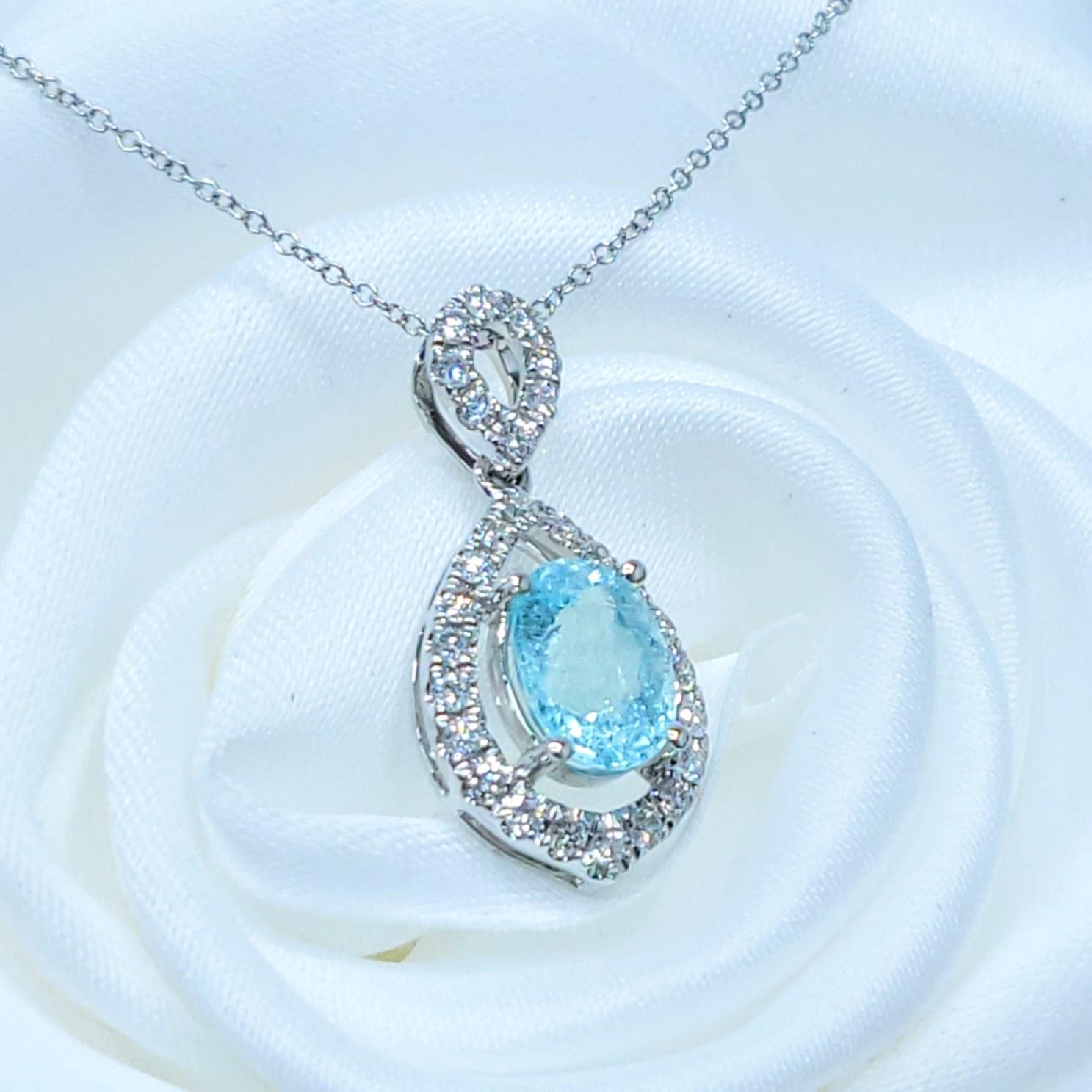 da uomo o donna IGI Certified 1.49 Carat Paraiba and Diamond Pendant in 18K White Gold in vendita