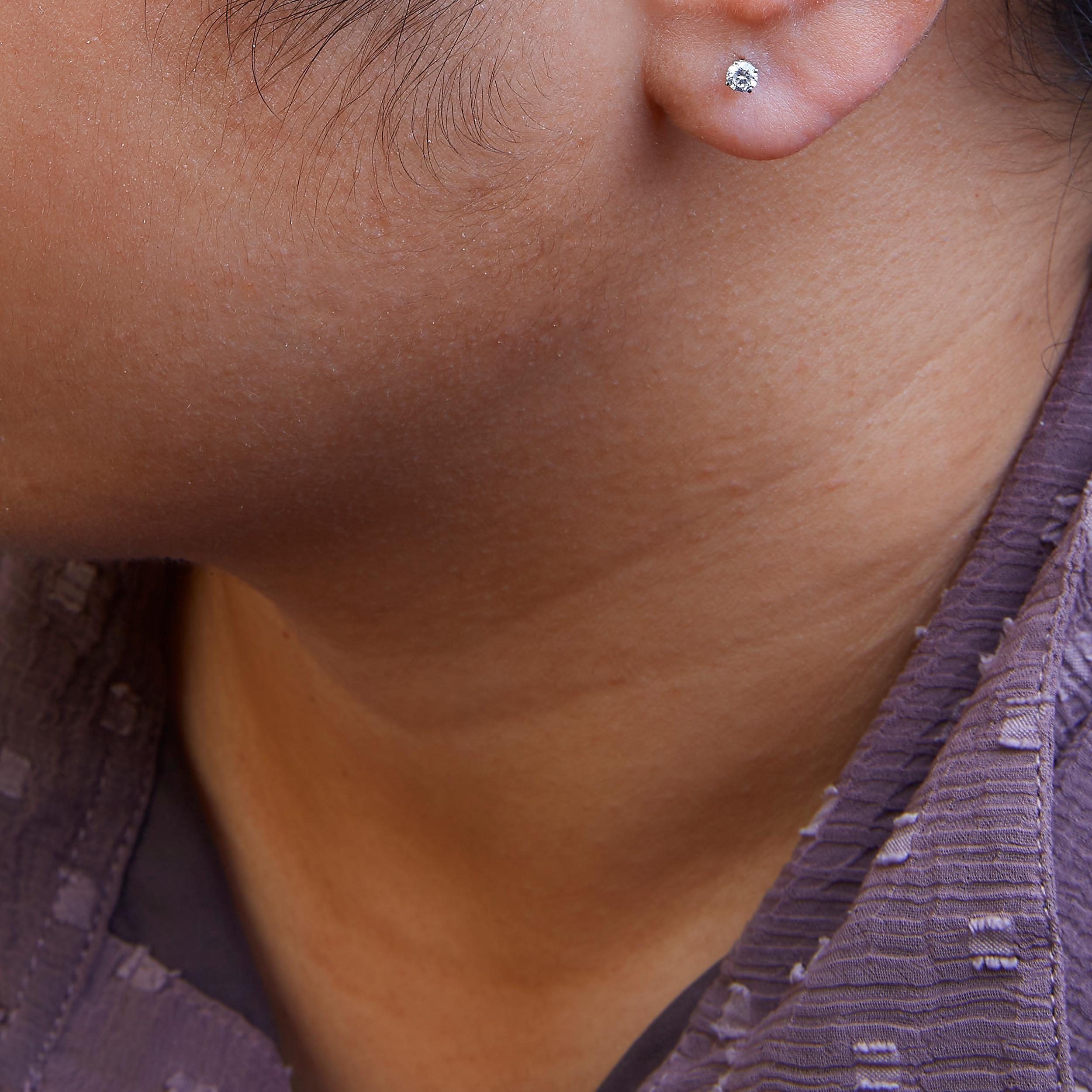 Orecchini con diamanti solitari in oro bianco 14 carati certificati IGI da 1,0 ct. In condizioni Nuovo in vendita a New York, NY
