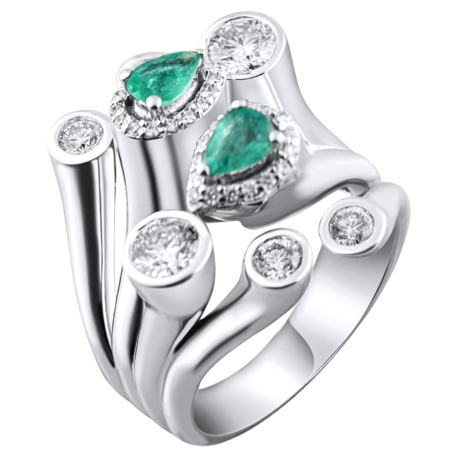 IGI Certified 1.50 Carat Diamond and Emerald Statement Ring 14K Gold For Sale