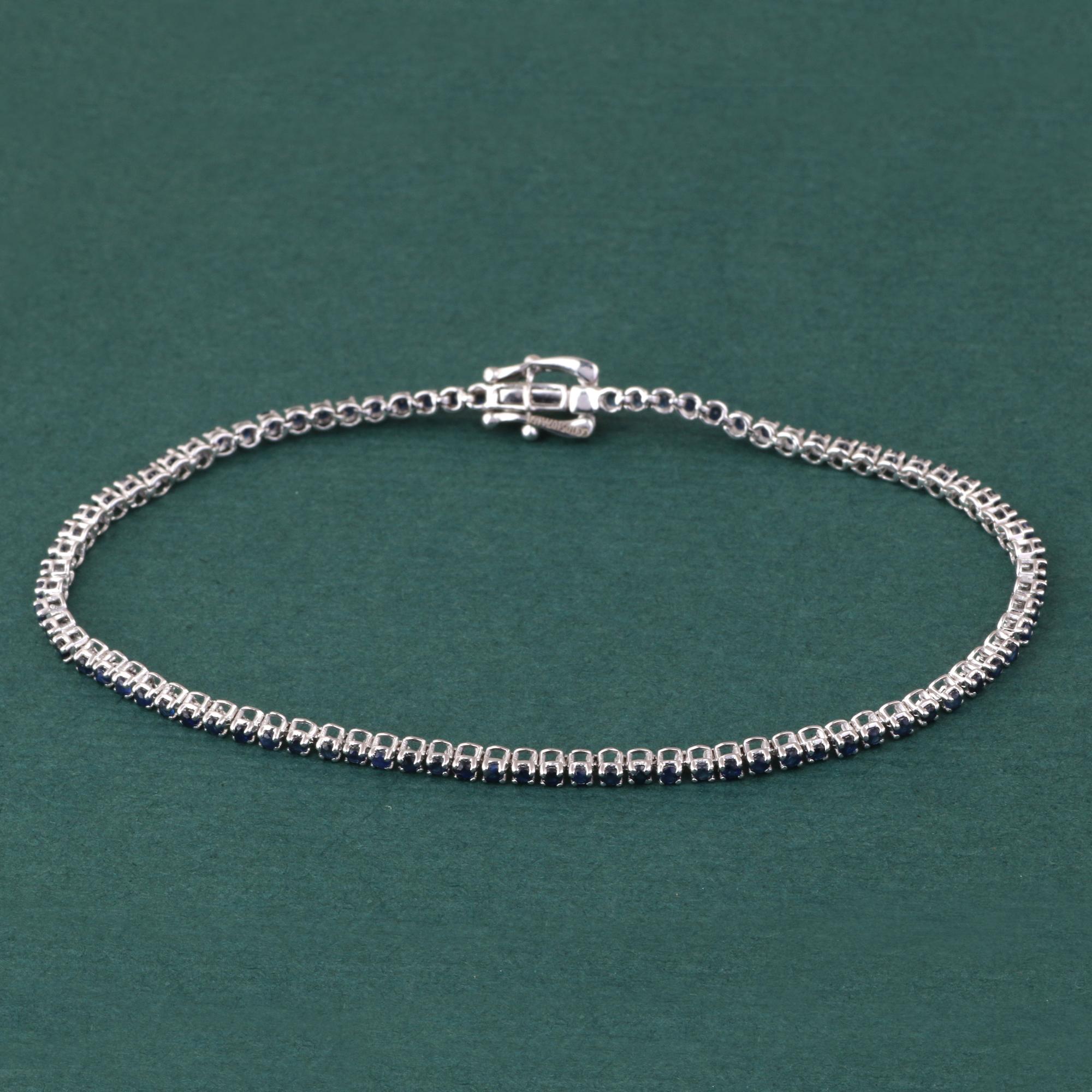 Moderne Bracelet à chaîne en or blanc 18 carats avec saphir bleu naturel certifié IGI de 1,50 carat en vente