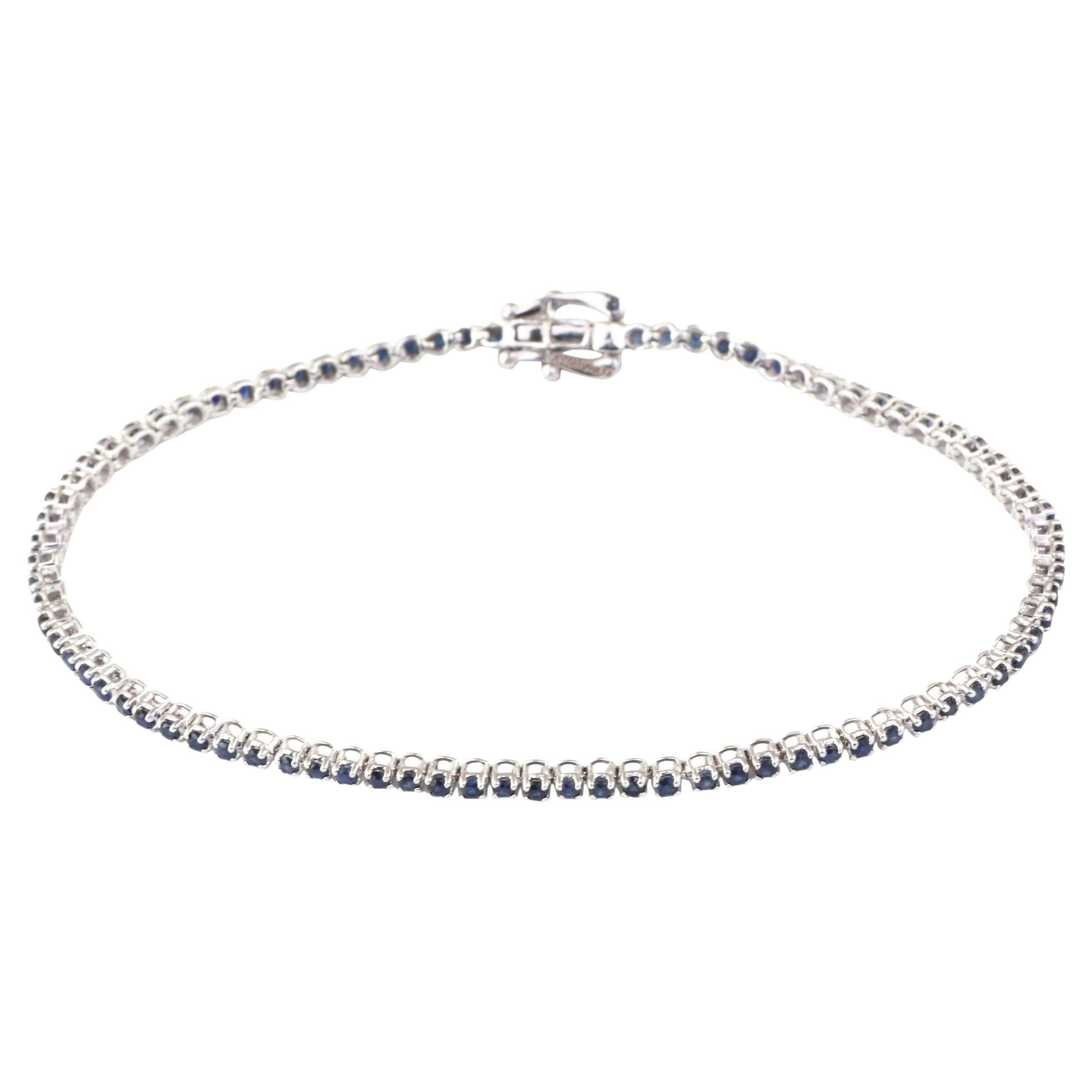 Bracelet à chaîne en or blanc 18 carats avec saphir bleu naturel certifié IGI de 1,50 carat en vente