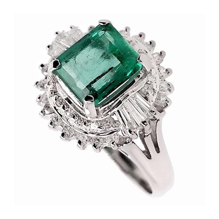 Women's IGI Certified 1.50ct Colombian Emerald and 0.45ct Natural Diamonds Platinum Ring For Sale
