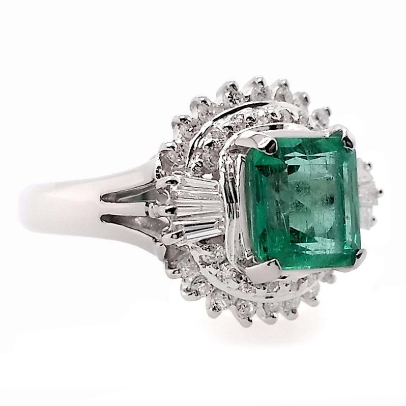 IGI Certified 1.50ct Colombian Emerald and 0.45ct Natural Diamonds Platinum Ring For Sale 1