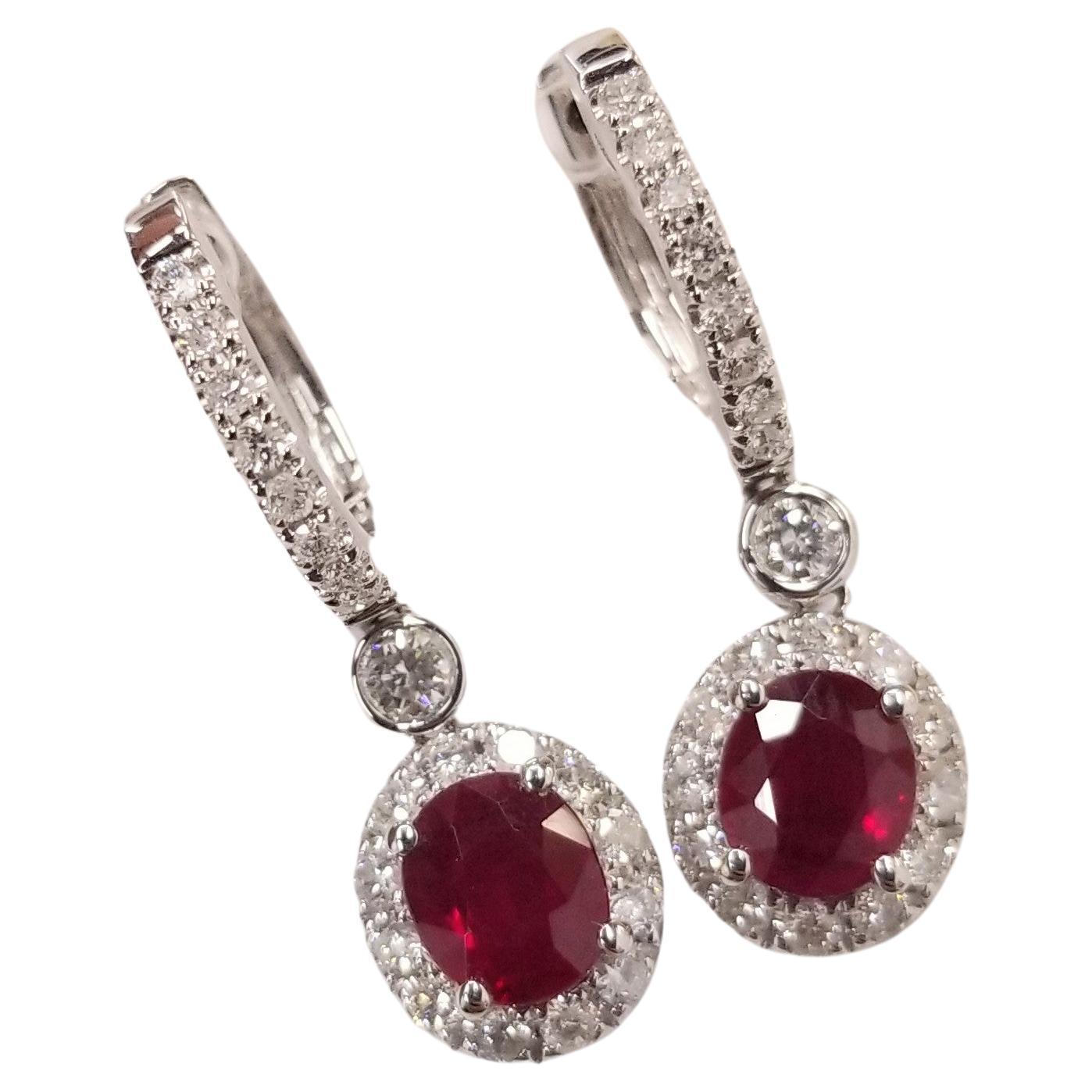 IGI-zertifizierte 1,58 Karat Rubin- und 0,44 Karat Diamant-Ohrringe aus 18 Karat Weißgold