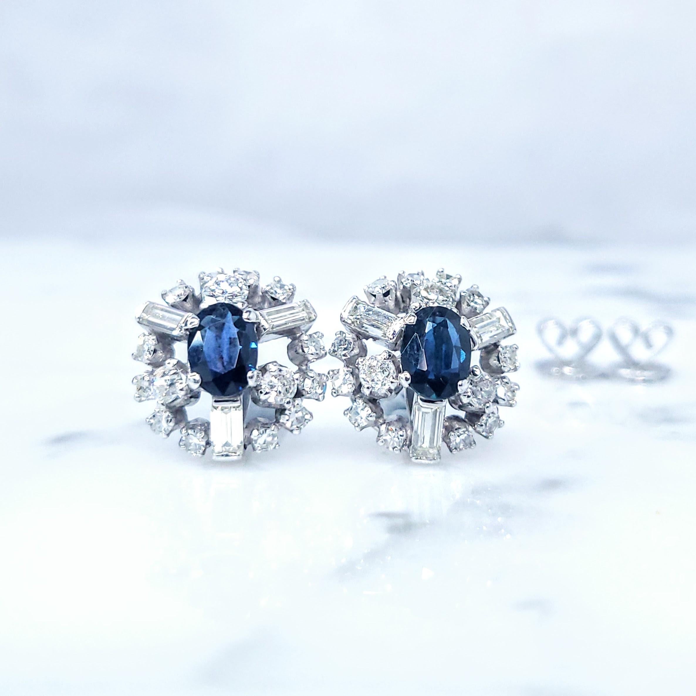 Orecchini con zaffiro blu e diamanti non riscaldati certificati IGI da 1,63 carati in oro bianco in vendita 4