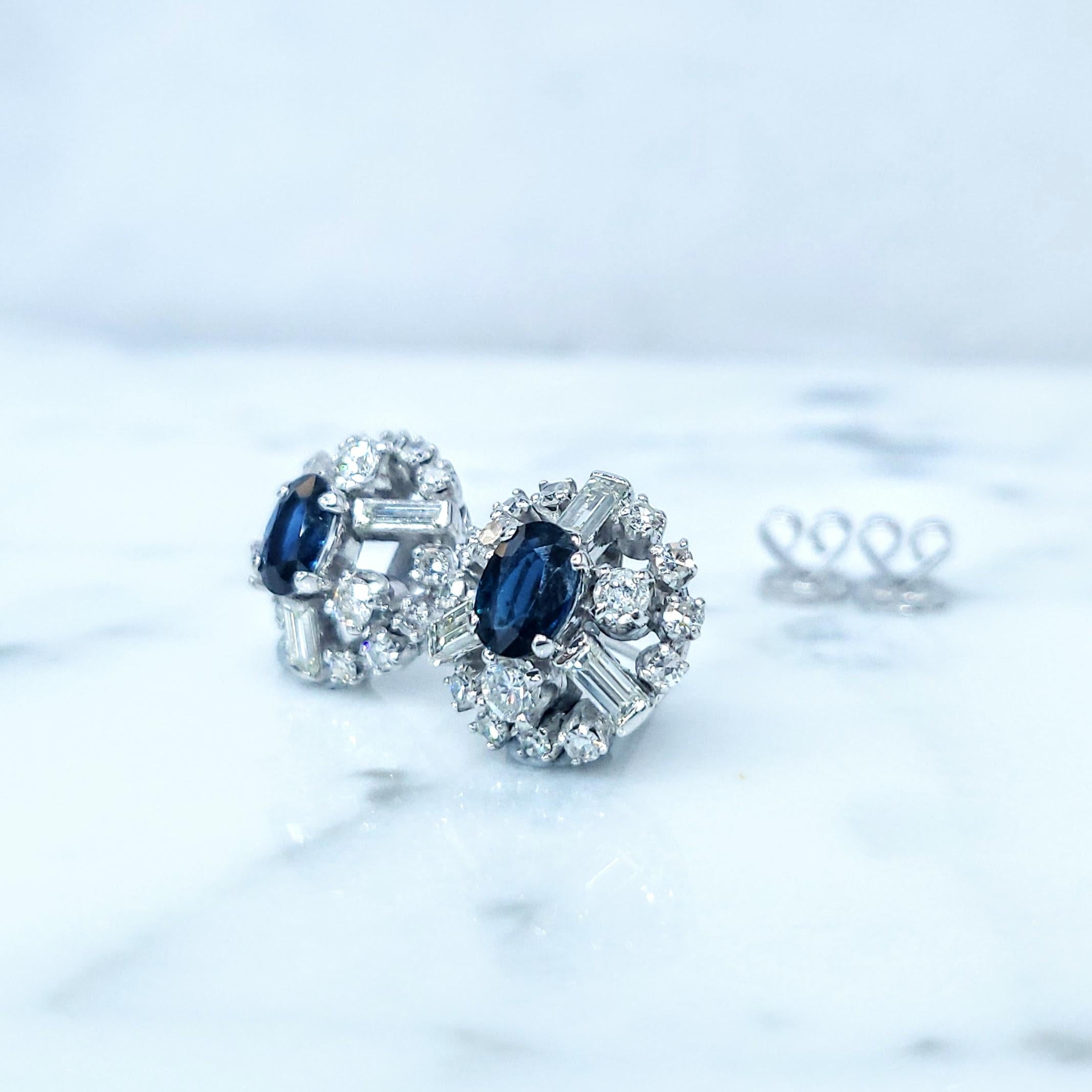 Orecchini con zaffiro blu e diamanti non riscaldati certificati IGI da 1,63 carati in oro bianco in vendita 5
