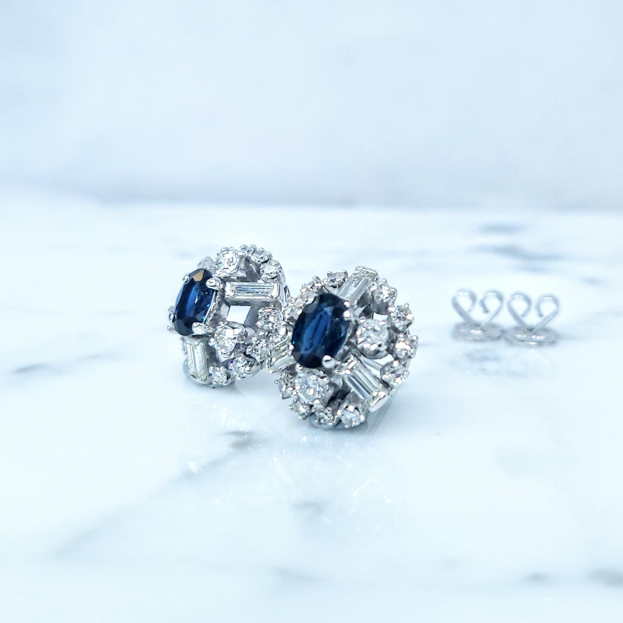Orecchini con zaffiro blu e diamanti non riscaldati certificati IGI da 1,63 carati in oro bianco in vendita 6