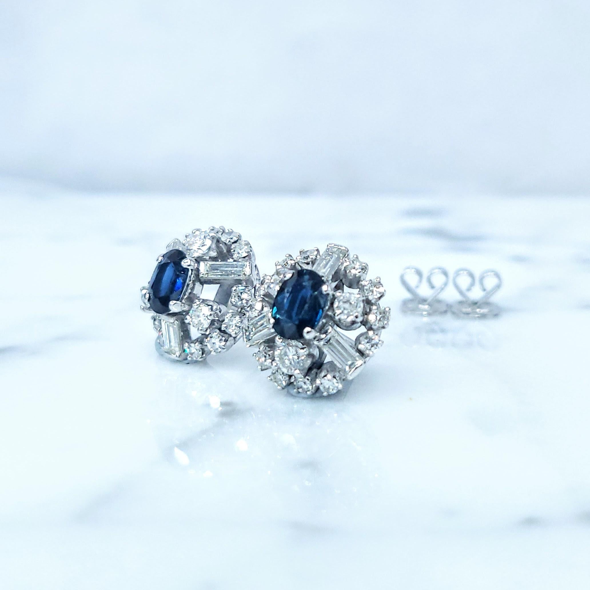 Orecchini con zaffiro blu e diamanti non riscaldati certificati IGI da 1,63 carati in oro bianco in vendita 7