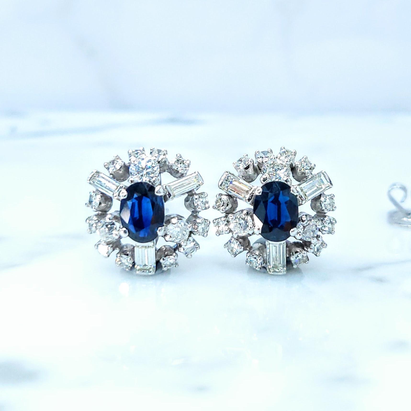 Orecchini con zaffiro blu e diamanti non riscaldati certificati IGI da 1,63 carati in oro bianco in vendita 2