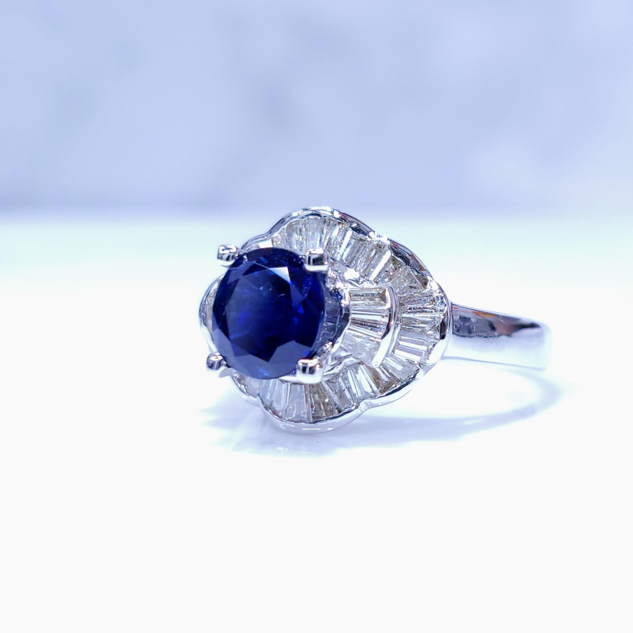 IGI Certified 1.65 Carat Blue Sapphire Ceylon Ring in 18K White Gold In New Condition For Sale In KOWLOON, HK