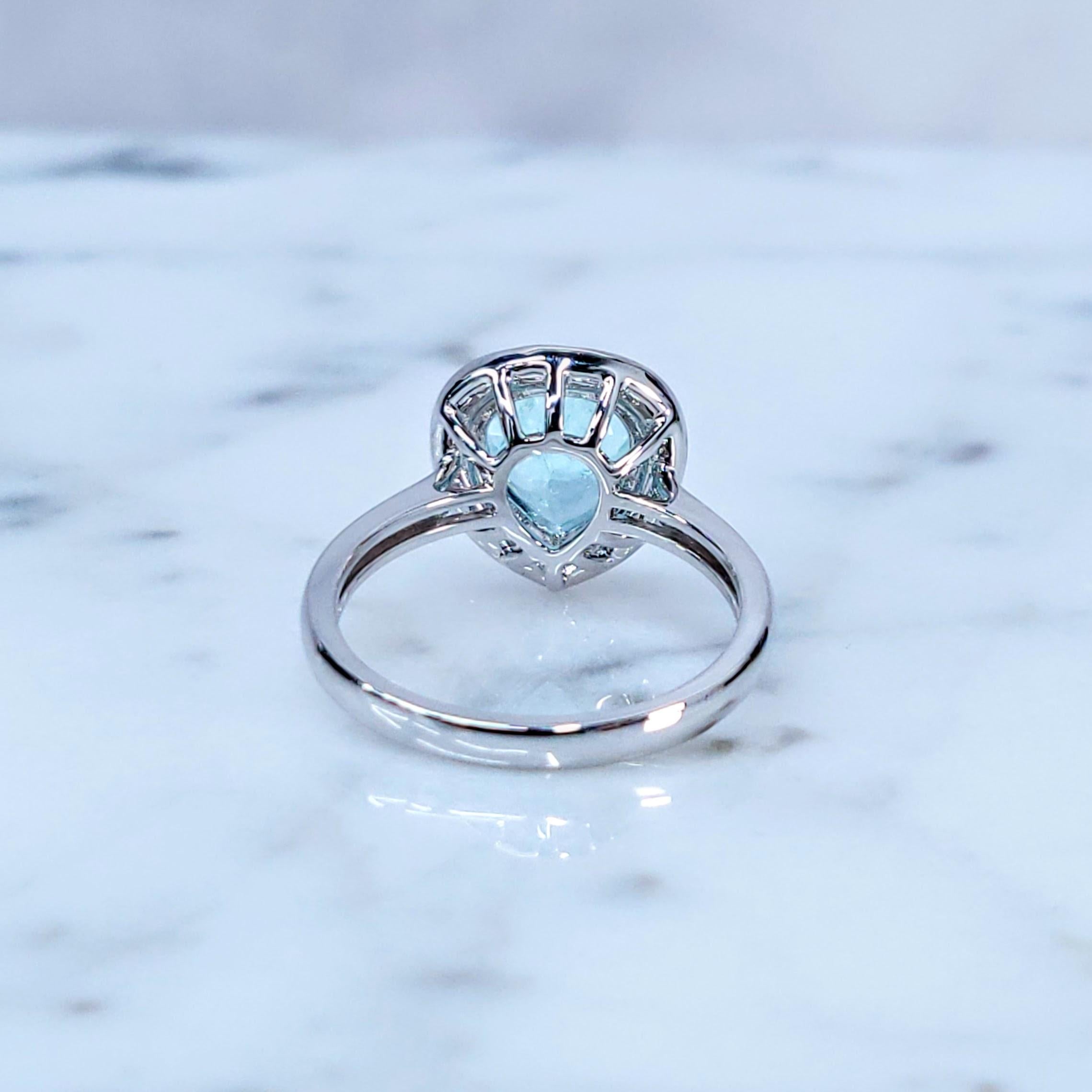 Anillo de oro blanco de 18 quilates con diamantes y paraiba de 1,68 quilates con certificado IGI en venta 5