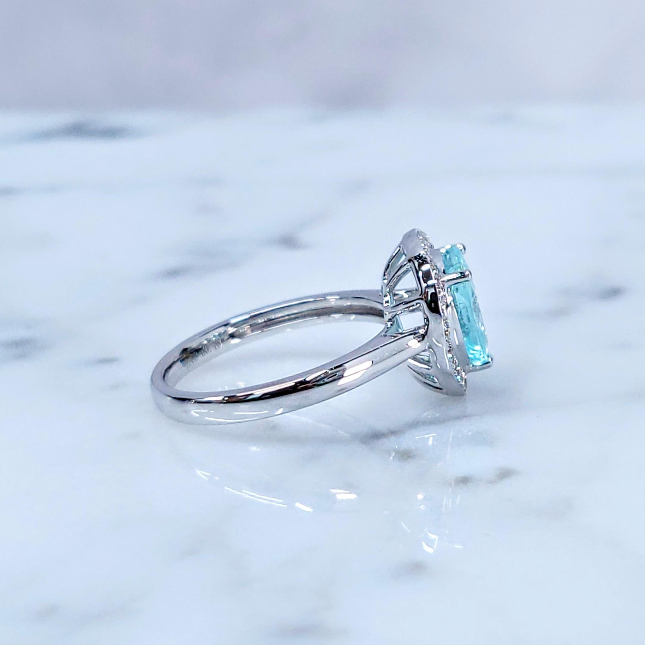 Anillo de oro blanco de 18 quilates con diamantes y paraiba de 1,68 quilates con certificado IGI en venta 6