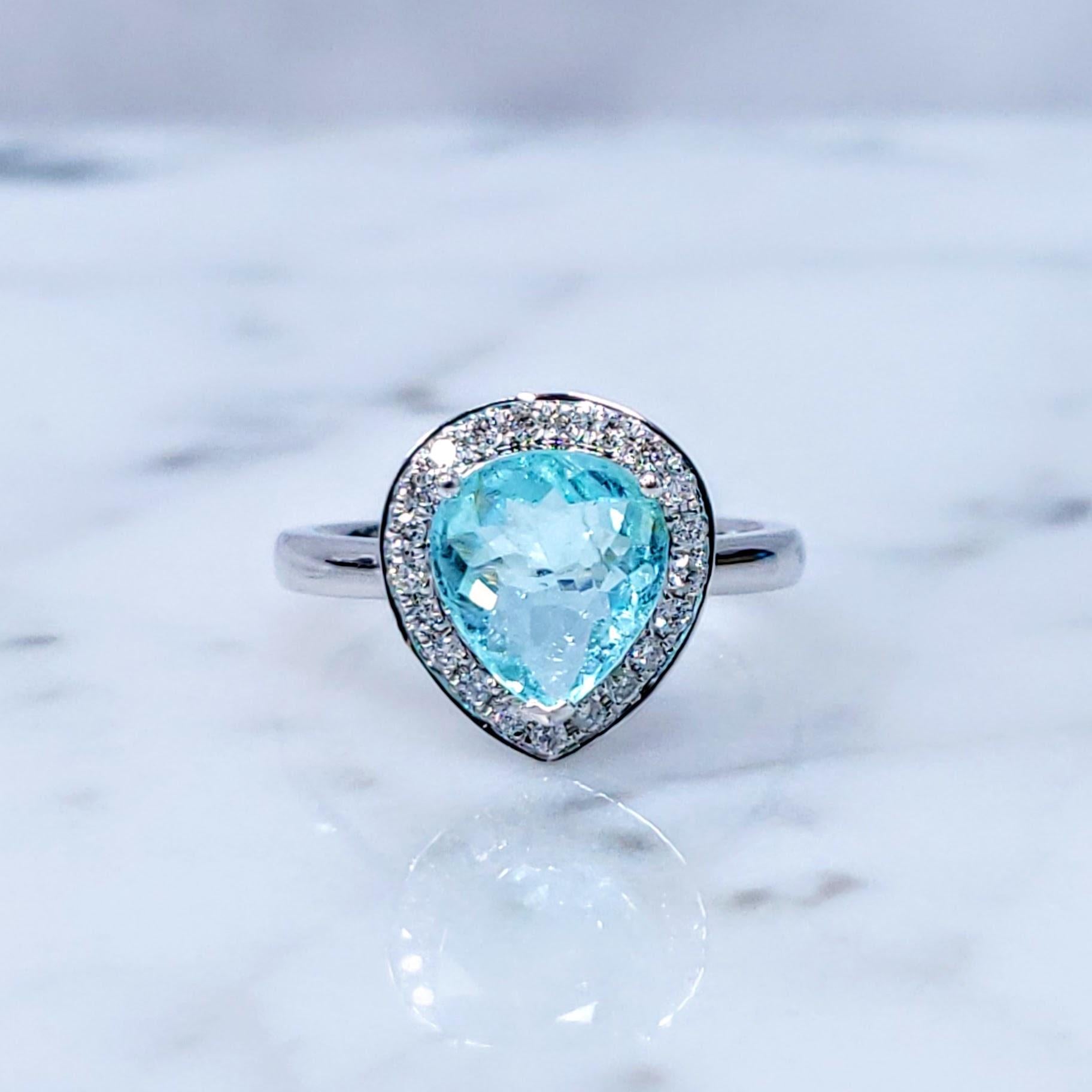 Anillo de oro blanco de 18 quilates con diamantes y paraiba de 1,68 quilates con certificado IGI en venta 1