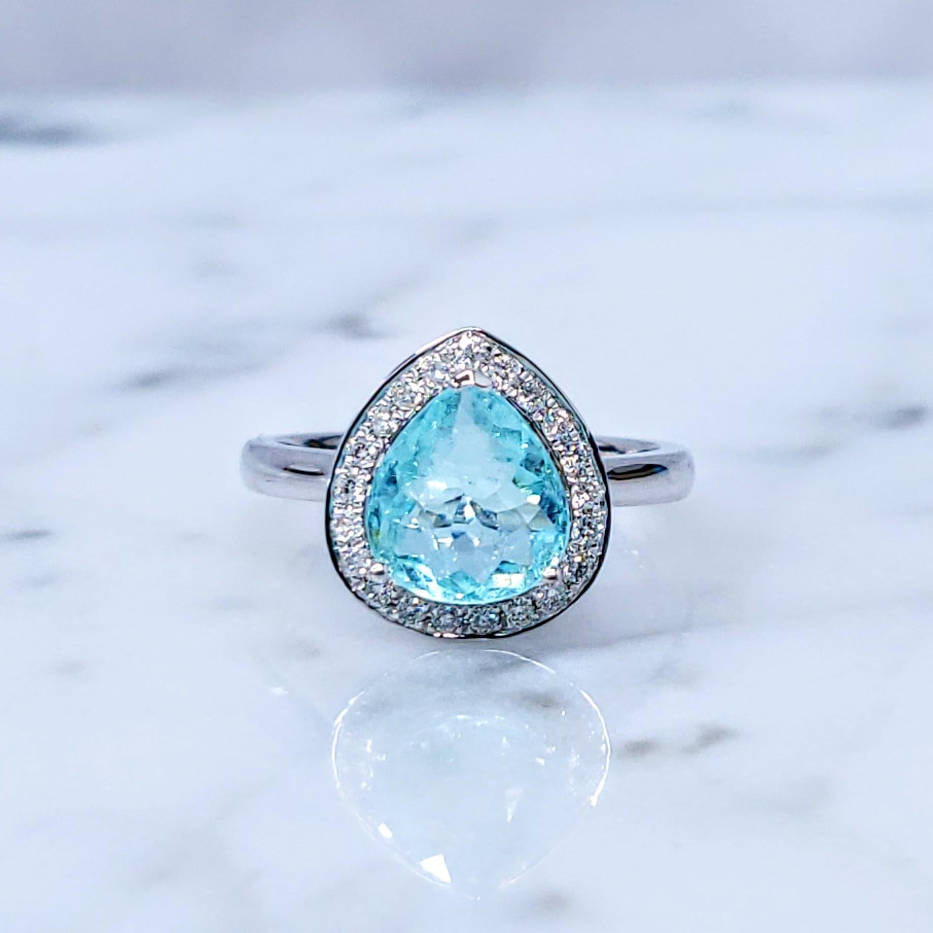 Anillo de oro blanco de 18 quilates con diamantes y paraiba de 1,68 quilates con certificado IGI en venta 2