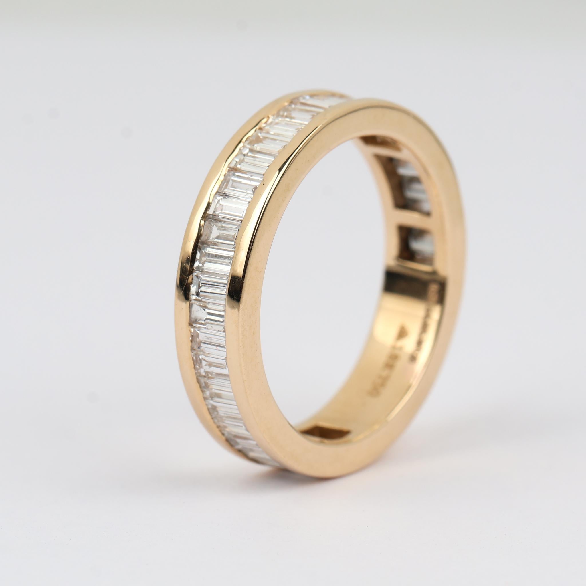 Alliance certifiée IGI de 1,68 ct de diamant baguette naturel - or jaune 18 carats Neuf - En vente à Jaipur, RJ