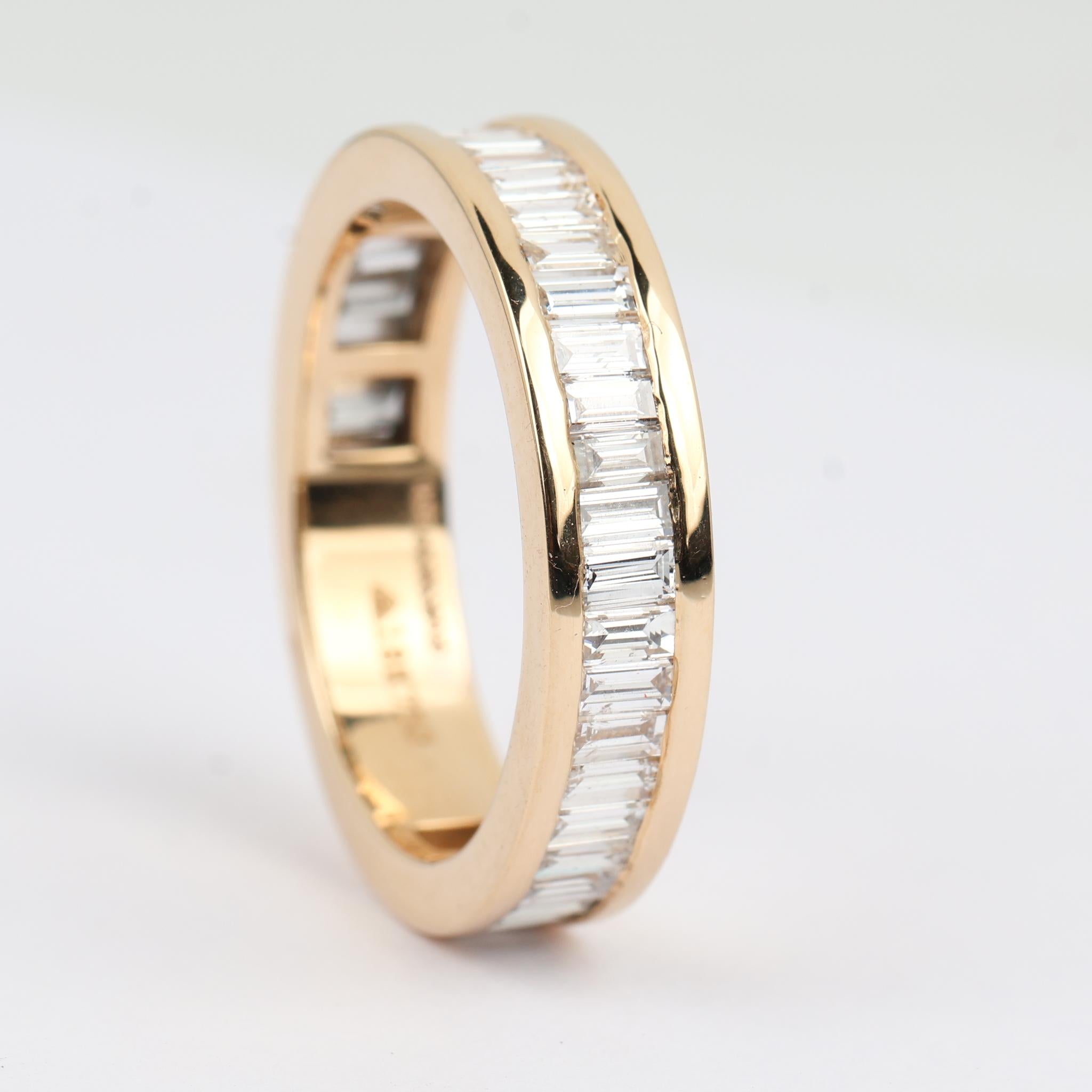 Alliance certifiée IGI de 1,68 ct de diamant baguette naturel - or jaune 18 carats en vente 2