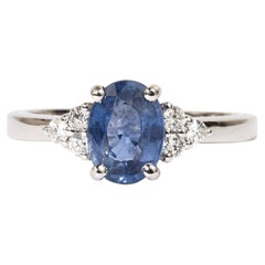IGI-zertifiziert 1,6ct Oval Heated Blue Sapphire & Diamant-Cluster-Ring - 18K Gold