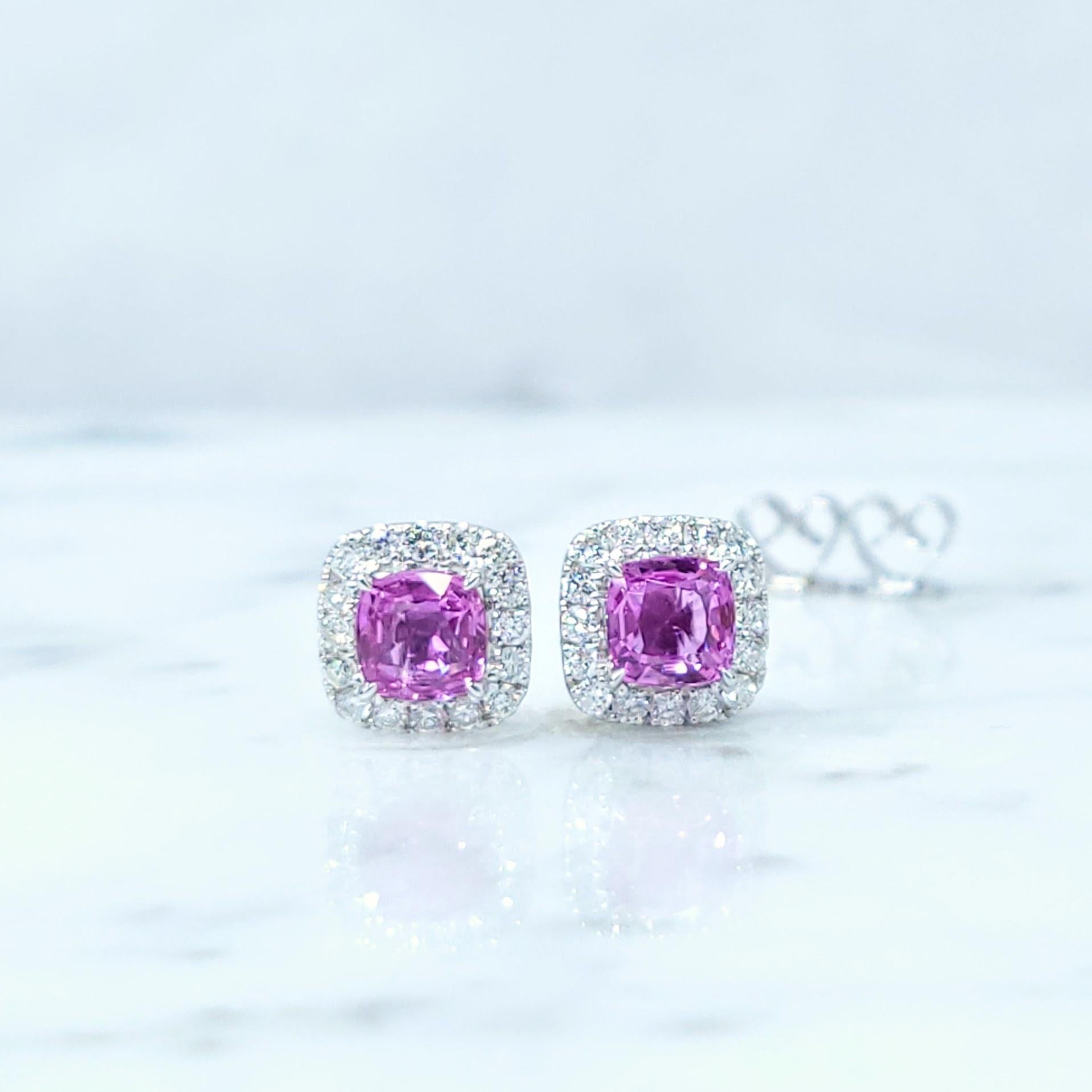 Orecchini con zaffiro rosa e diamante certificati IGI da 1,70 carati in oro bianco 18 carati In condizioni Nuovo in vendita a KOWLOON, HK